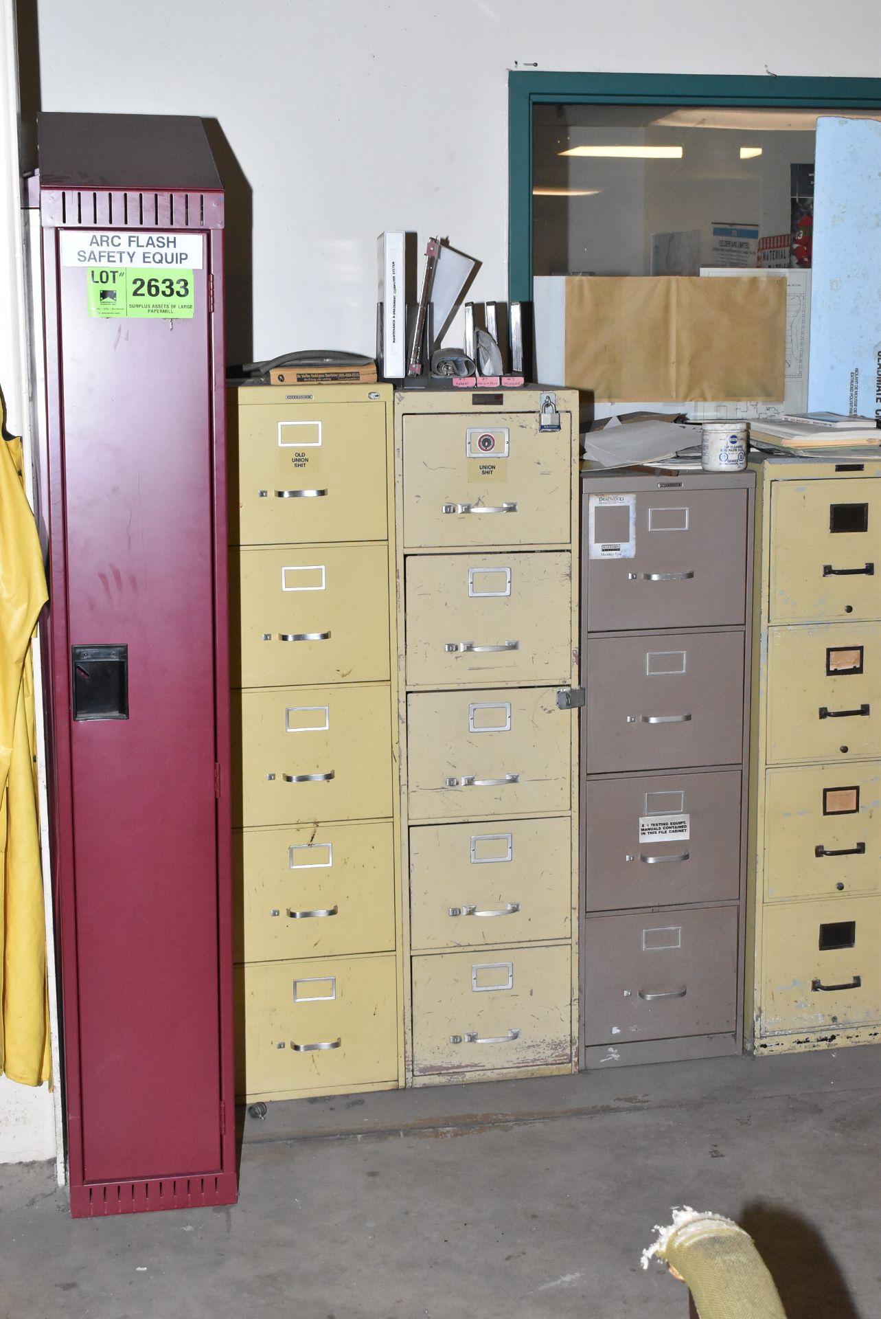 LOT/ LOCKER & FILING CABINETS [RIGGING FEE FOR LOT #2633 - $TBD USD PLUS APPLICABLE TAXES]