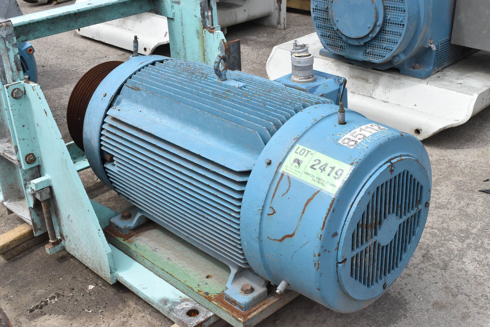 SIEMENS 200 HP ELECTRIC MOTOR WITH 1185 RPM/575V/3PH/60HZ, S/N: N/A (CI) [RIGGING FEE FOR LOT #