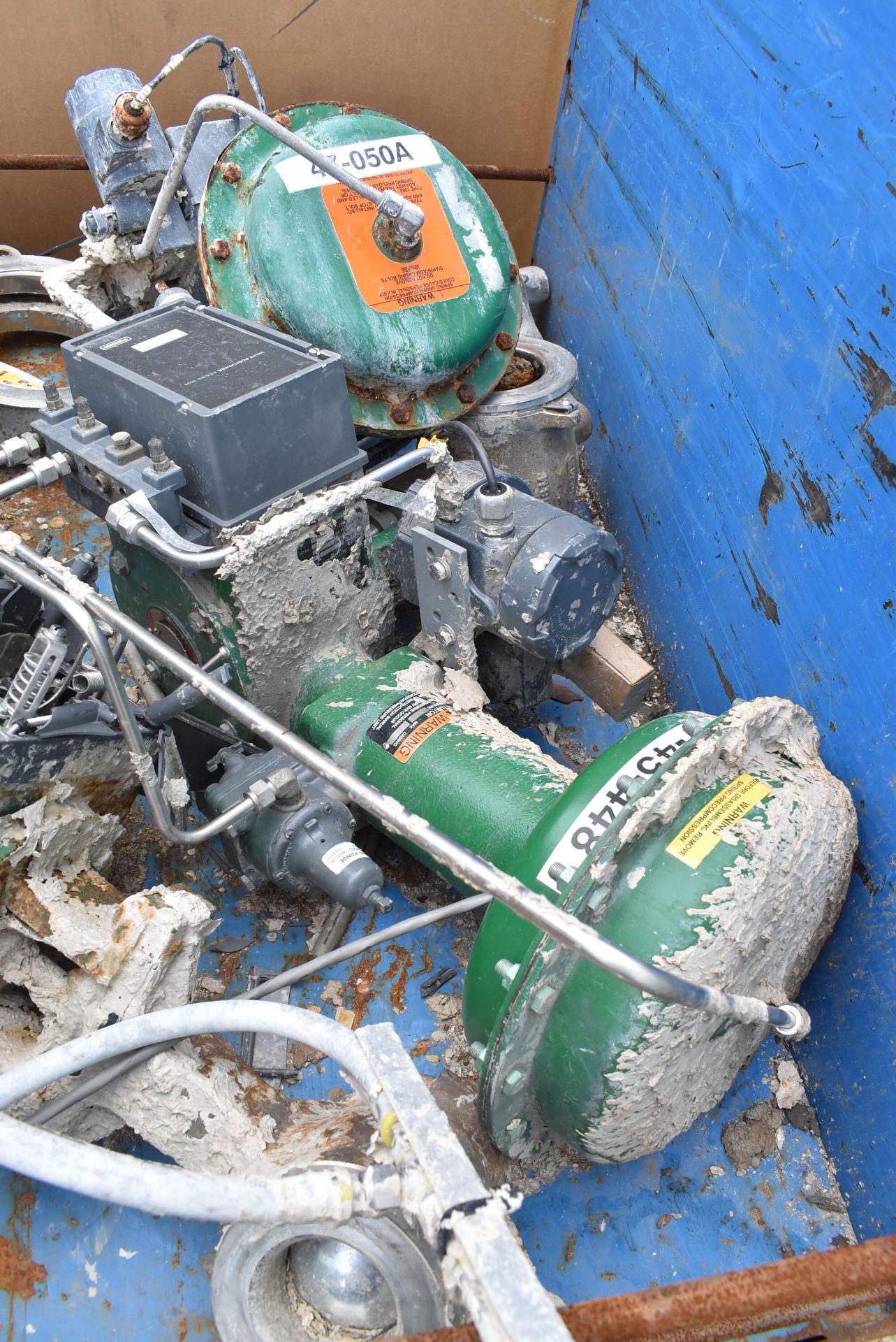 LOT/ CART WITH CONTENTS - FISHER VALVES WITH ACTUATORS, MAGNETIC FLOWMETERS, KNIFE VALVES [RIGGING - Image 4 of 5