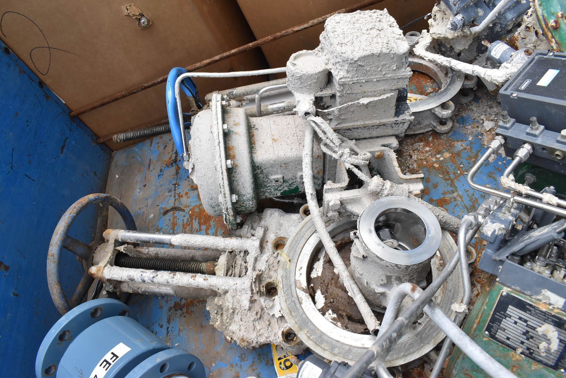 LOT/ CART WITH CONTENTS - FISHER VALVES WITH ACTUATORS, MAGNETIC FLOWMETERS, KNIFE VALVES [RIGGING - Image 5 of 5