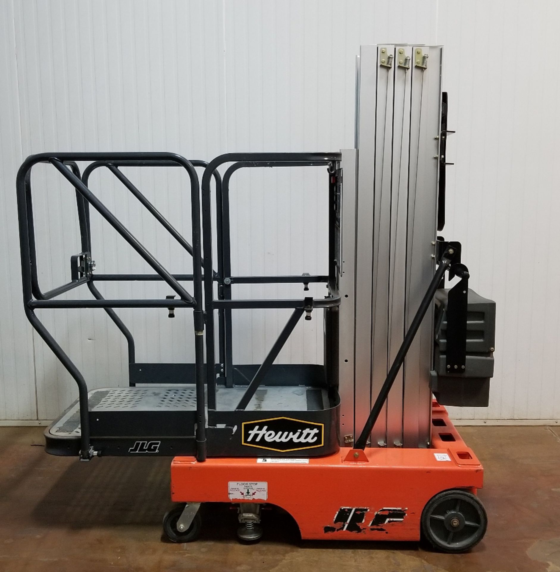 JLG (2016) 15SP 12V ELECTRIC ORDER PICKER WITH 400 LB. CAPACITY, 180" MAX. LIFT HEIGHT, BUILT-IN - Image 2 of 2