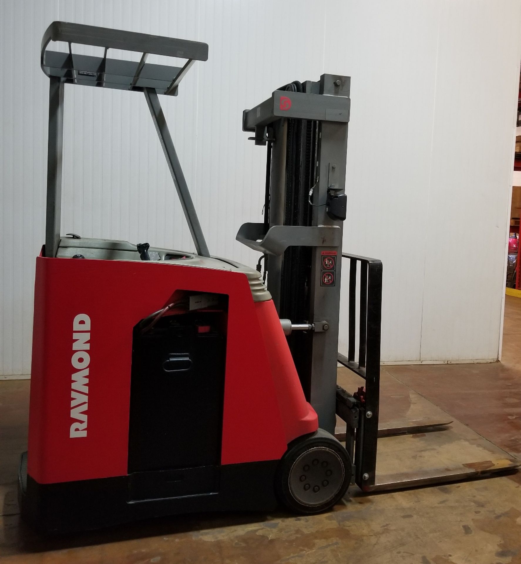 RAYMOND (2000) DSS350 3500 LB. CAPACITY 36V ELECTRIC COUNTERBALANCE FORKLIFT WITH 203" MAX. LIFT - Image 2 of 2
