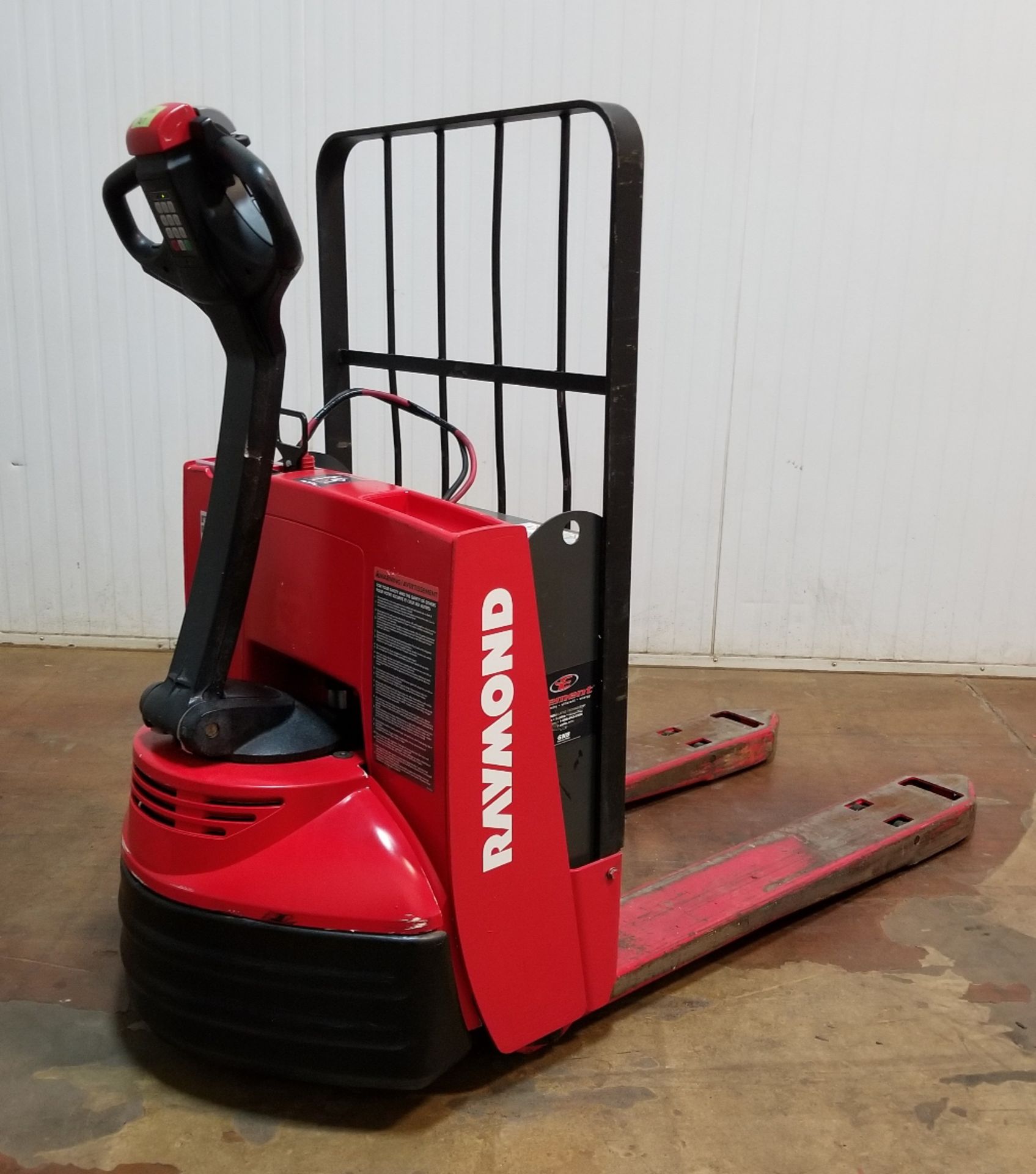 RAYMOND (2005) 102T-F45L 4500 LB. CAPACITY 24V WALK-BEHIND ELECTRIC PALLET JACK WITH BUILT-IN - Image 2 of 2