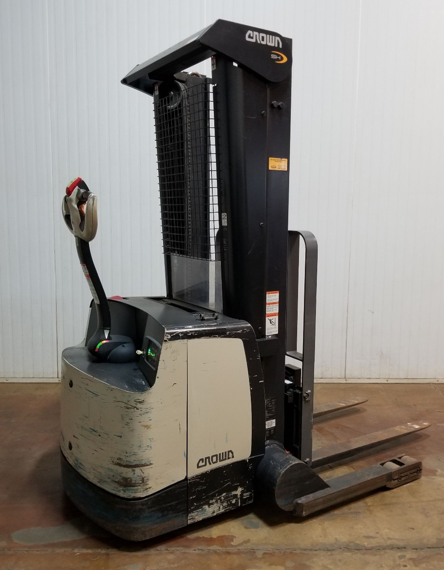 CROWN (2012) SH5520-40 4000 LB. CAPACITY 24V WALK-BEHIND ELECTRIC PALLET STACKER WITH 128" MAX. LIFT