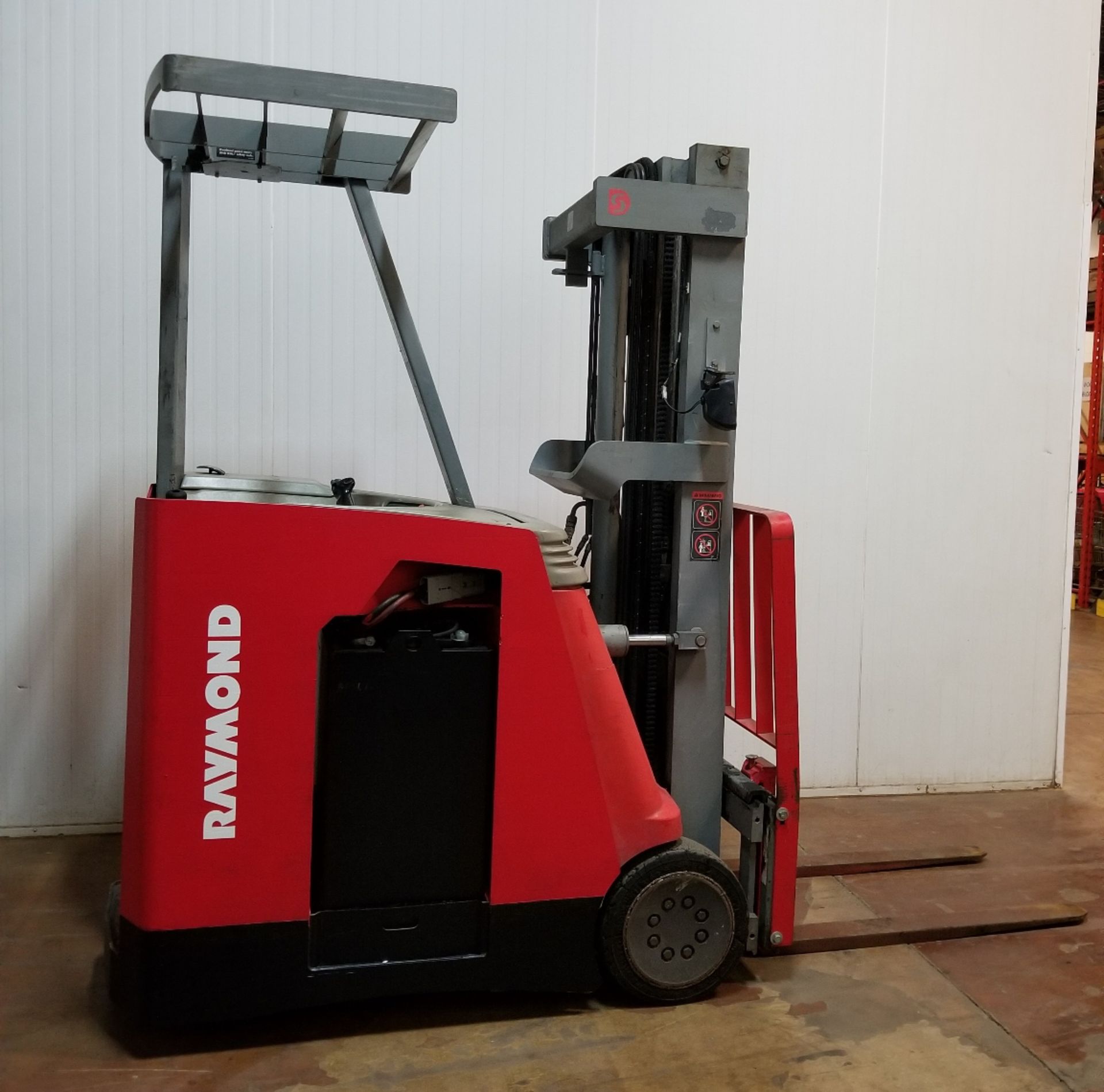 RAYMOND (2000) DSS350 3500 LB. CAPACITY 36V ELECTRIC COUNTERBALANCE FORKLIFT WITH 203" MAX. LIFT - Image 2 of 2