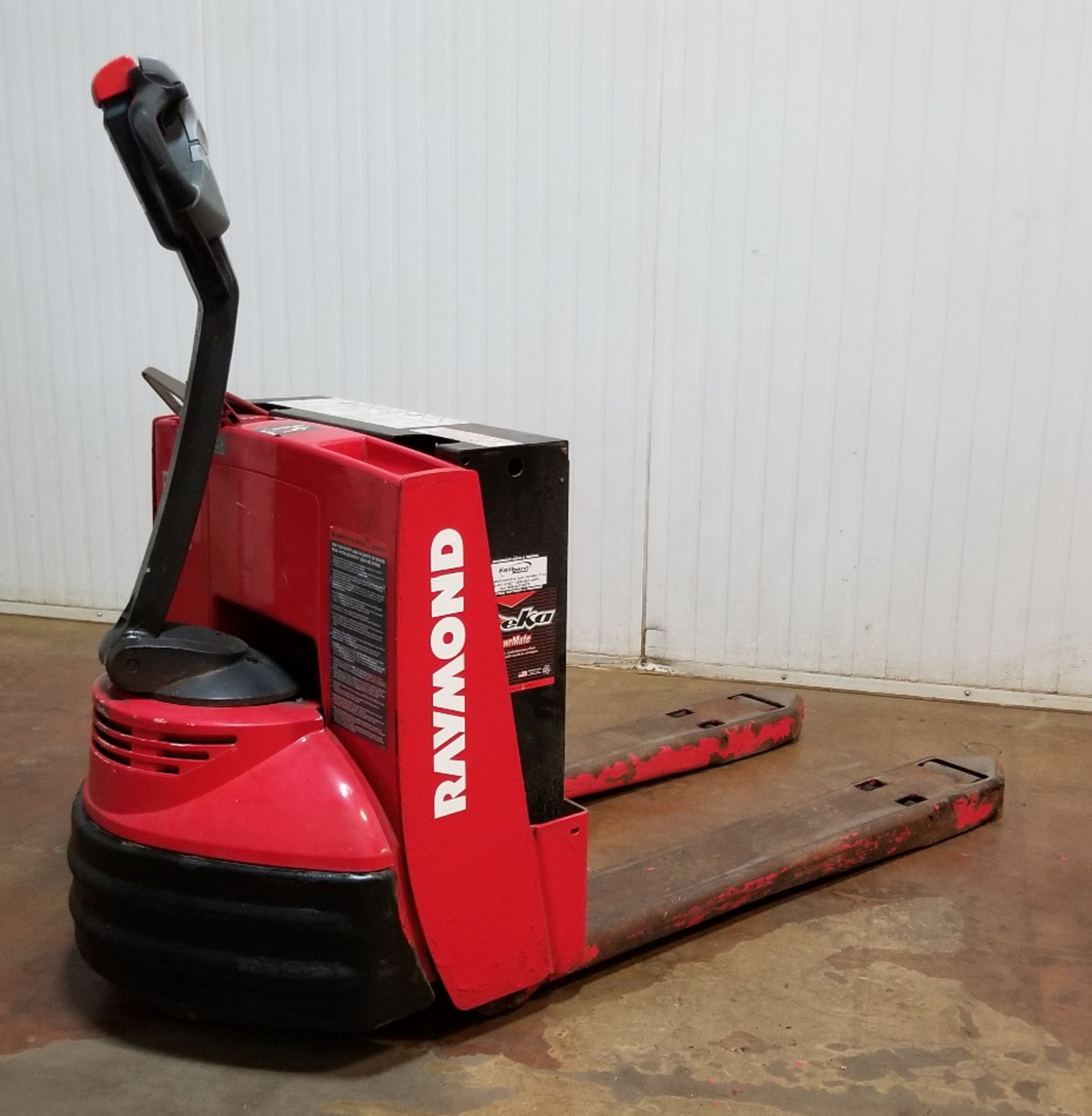 RAYMOND (2014) 102T-F45L 4500 LB. CAPACITY 24V WALK-BEHIND ELECTRIC PALLET JACK WITH BUILT-IN - Image 2 of 2