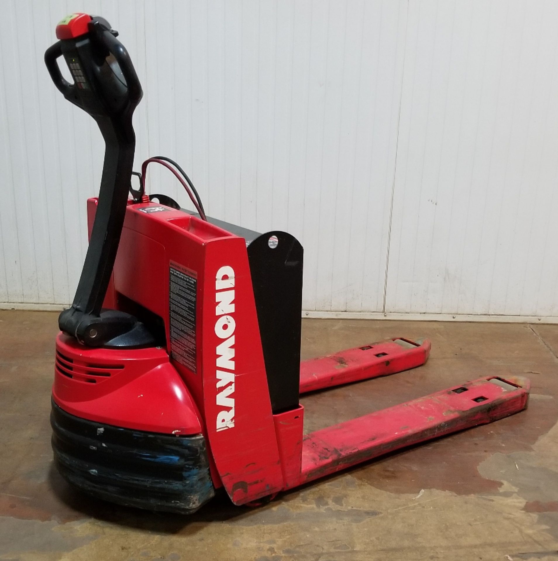 RAYMOND (2004) 102T-F45L 4500 LB. CAPACITY 24V WALK-BEHIND ELECTRIC PALLET JACK WITH BUILT-IN - Image 2 of 2