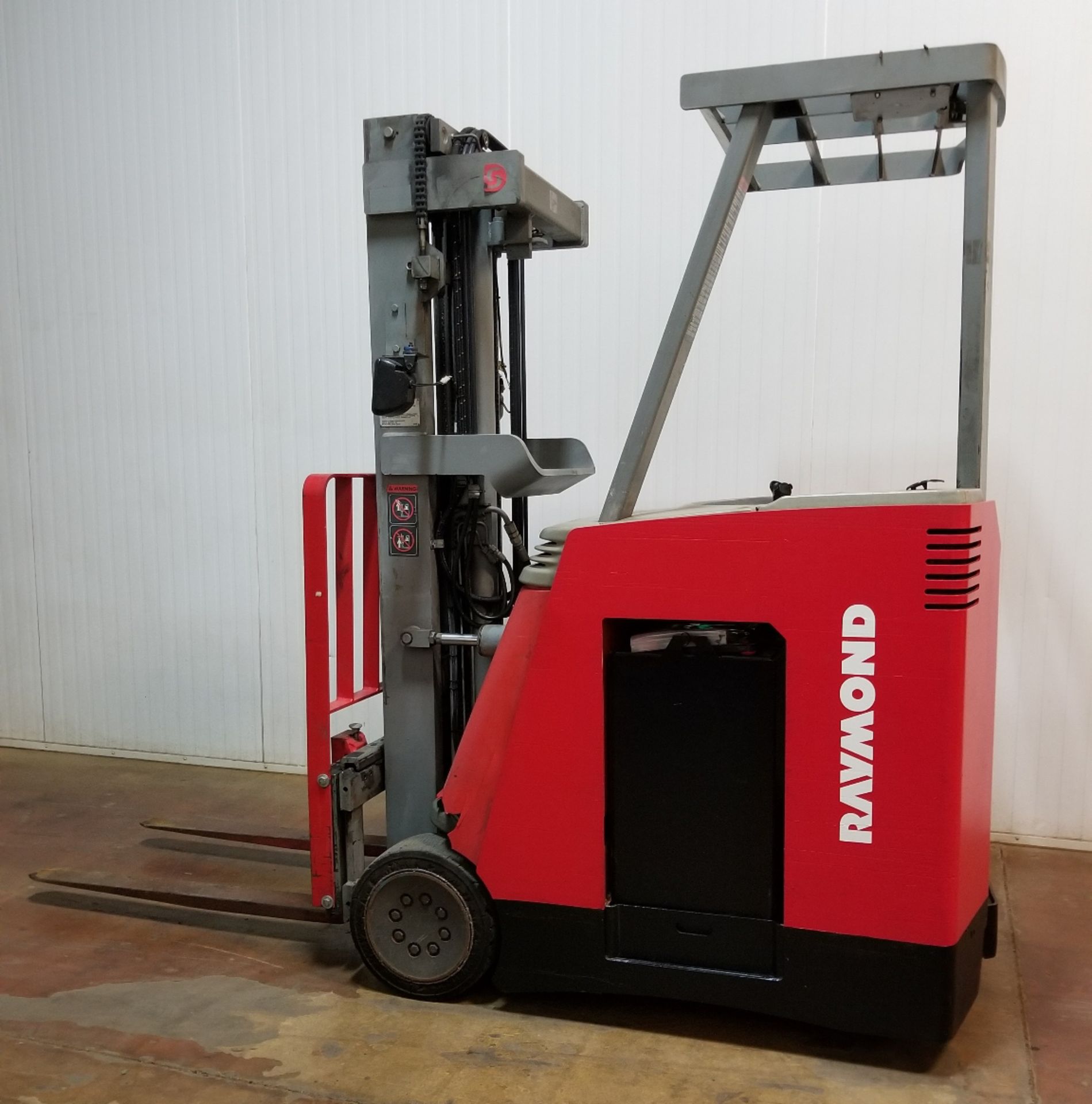 RAYMOND (2000) DSS350 3500 LB. CAPACITY 36V ELECTRIC COUNTERBALANCE FORKLIFT WITH 203" MAX. LIFT