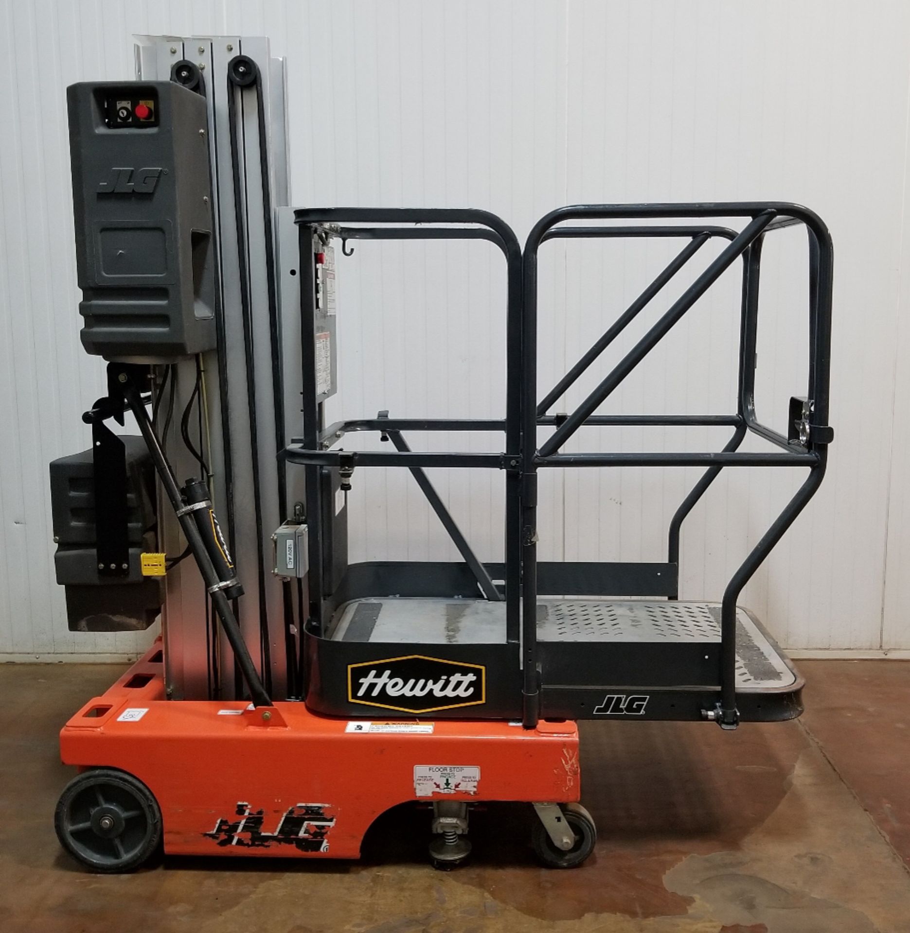 JLG (2016) 15SP 12V ELECTRIC ORDER PICKER WITH 400 LB. CAPACITY, 180" MAX. LIFT HEIGHT, BUILT-IN