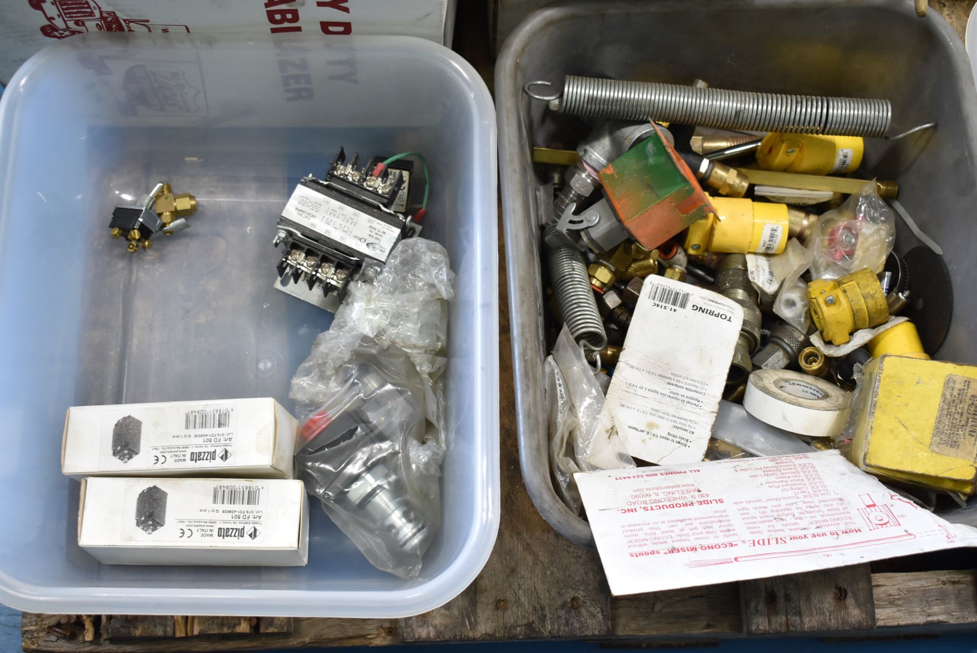LOT/ SKID WITH PLASTIC INJECTION MOLDING MACHINE SPARE PARTS - Image 6 of 7