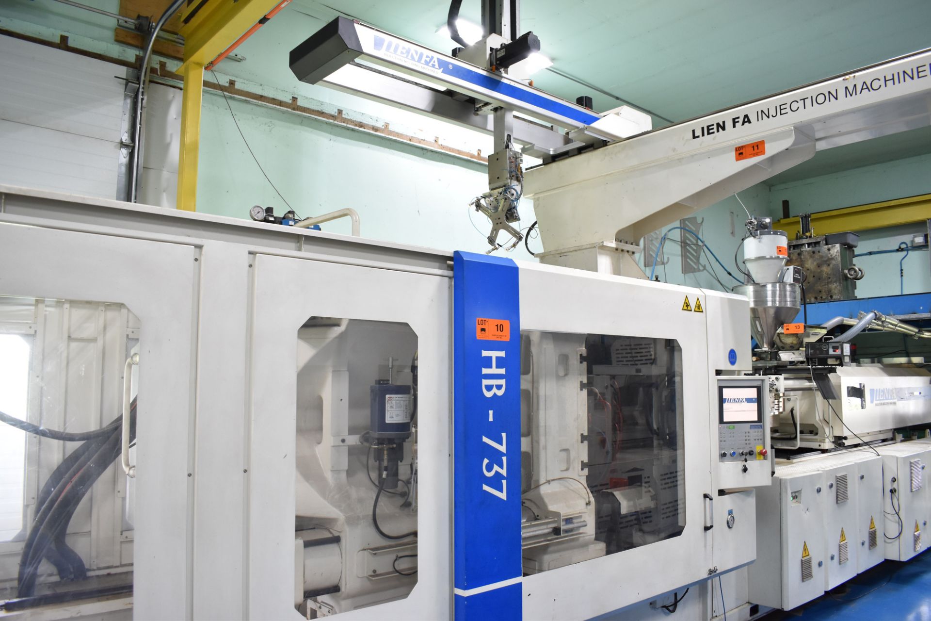 LIEN FA (2013) HB-737 MT-II 700 TON CAPACITY HORIZONTAL HYBRID PLASTIC INJECTION MOLDING MACHINE - Image 2 of 12