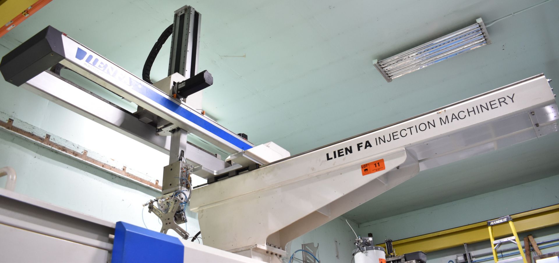 LIEN FA ROBOTIC LOADER/UNLOADER WITH PENDANT TOUCH SCREEN CONTROL (CI)