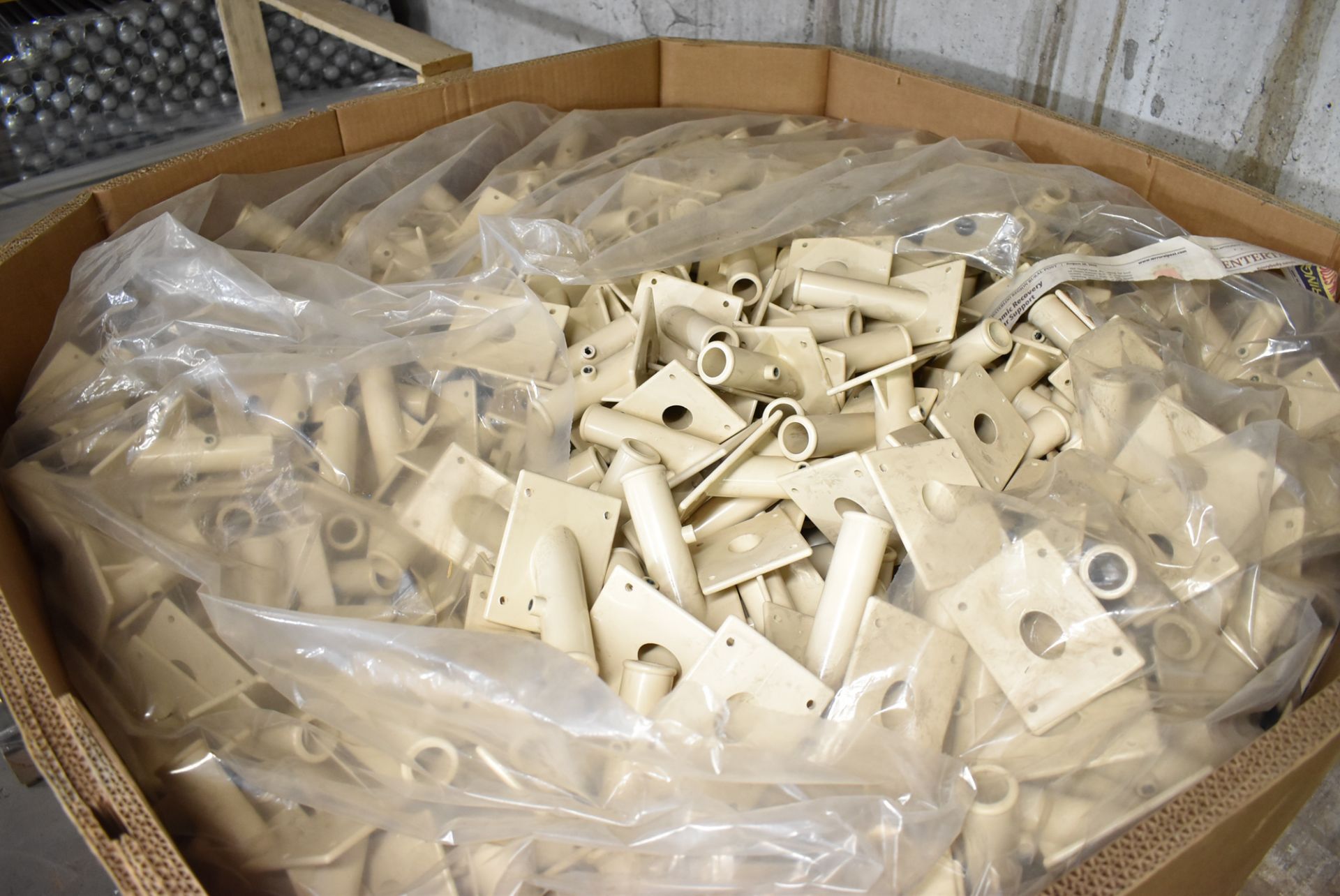 LOT/ SKID OF PLASTIC FLAG POLE MOUNTING BRACKETS (APPROX. 2400 PCS) - Image 2 of 3