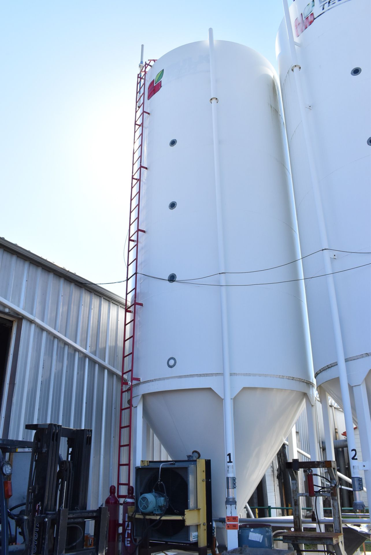 BULK-TECH APPROX. 130" DIA. X 300" OUTDOOR STORAGE SILO (NO CONTENTS) (CI)