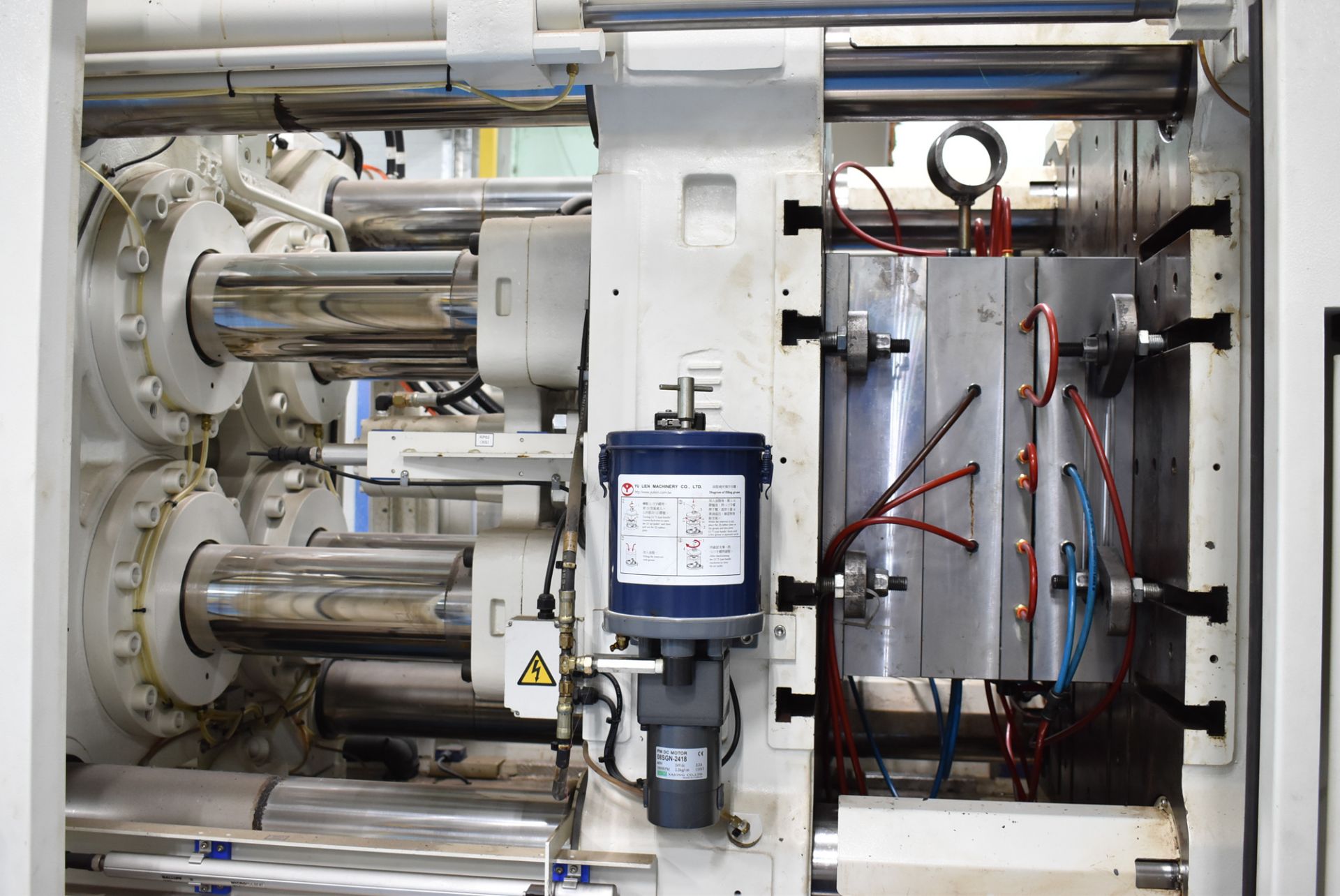 LIEN FA (2015) HB-557 MT-II 500 TON CAPACITY HORIZONTAL HYBRID PLASTIC INJECTION MOLDING MACHINE - Image 3 of 12