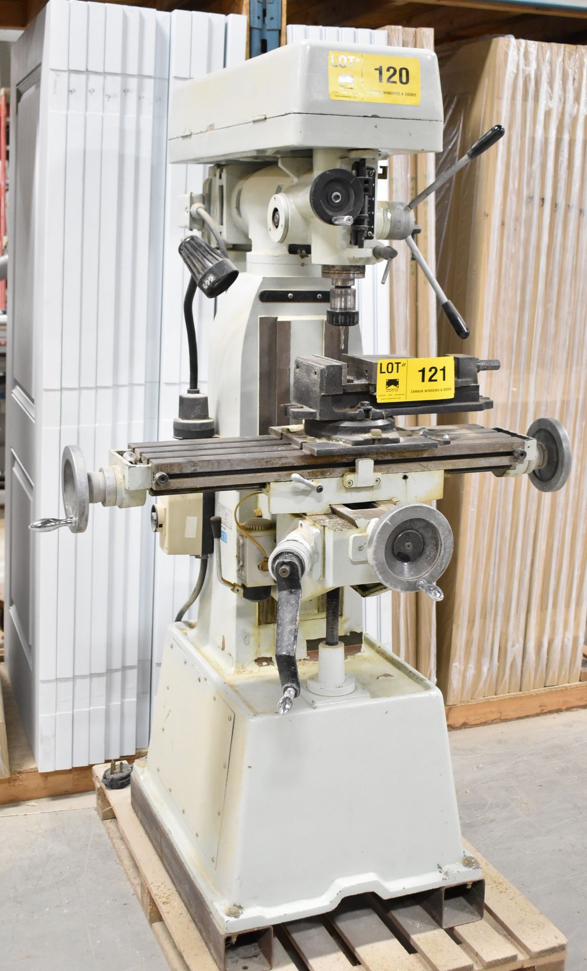 JUI CHUN (2007) VM-22R8 VERTICAL MILLING MACHINE WITH 1/2 HP MOTOR, SPEEDS TO 1,425 RPM, 230V/1PH/ - Image 2 of 8