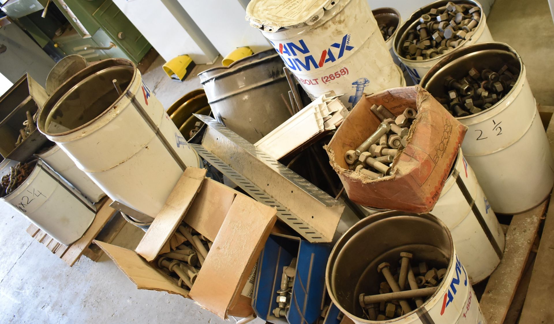 LOT/ (4) PALLETS OF NUTS, BOLTS AND HARDWARE (LOCATED AT 1636 CHARLES ST, WHITBY, ON L1N 1B9) - Image 5 of 8