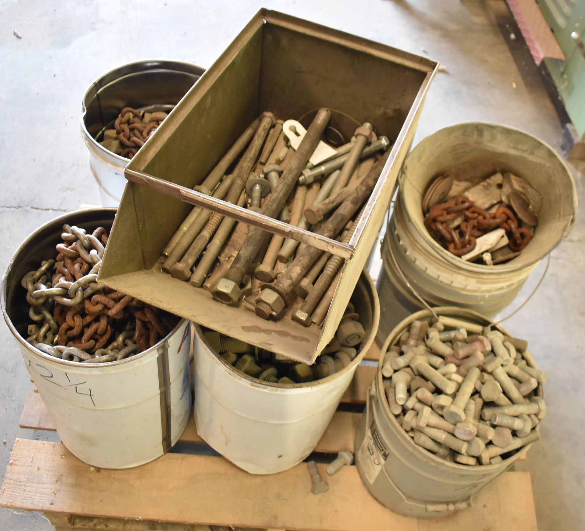 LOT/ (4) PALLETS OF NUTS, BOLTS AND HARDWARE (LOCATED AT 1636 CHARLES ST, WHITBY, ON L1N 1B9) - Image 8 of 8