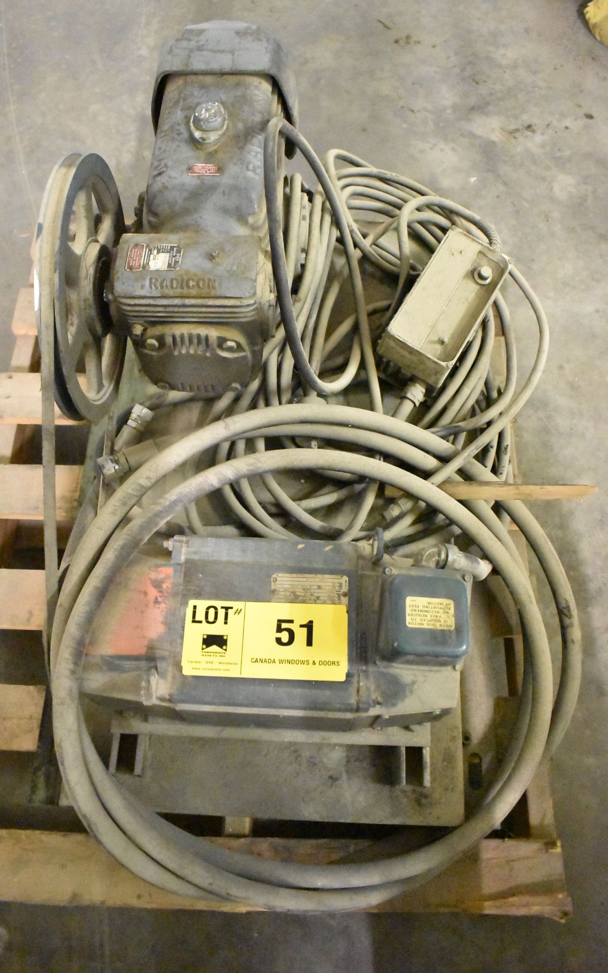 DAVID BROWN RADICON 2 HP AIR COMPRESSOR, S/N A0D500(LOCATED AT 1636 CHARLES ST, WHITBY, ON L1N 1B9)