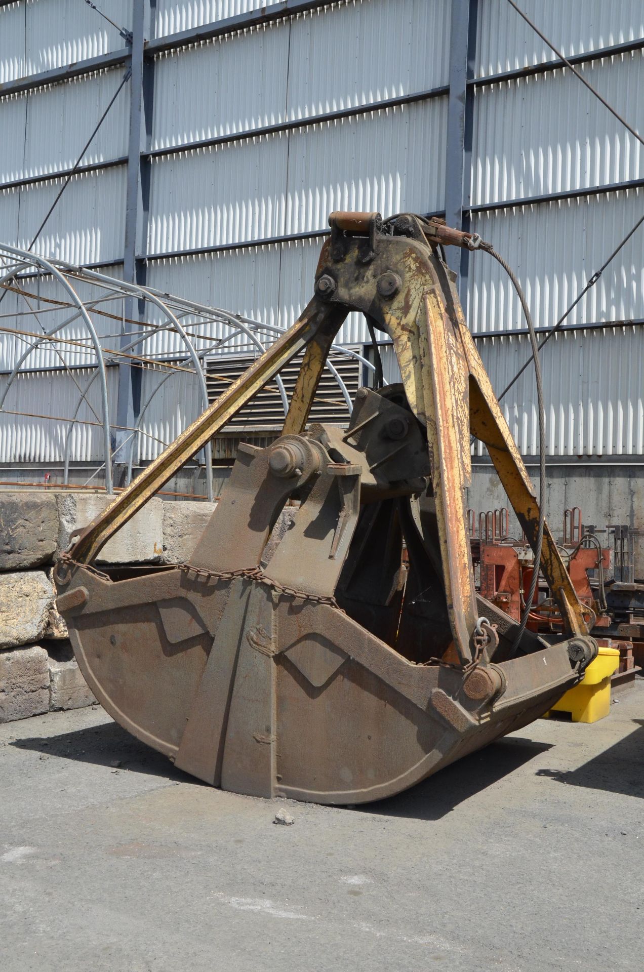 HAWCO WIRE ROPE OPERATED CLAMSHELL BUCKET CRANE ATTACHMENT - Image 7 of 7