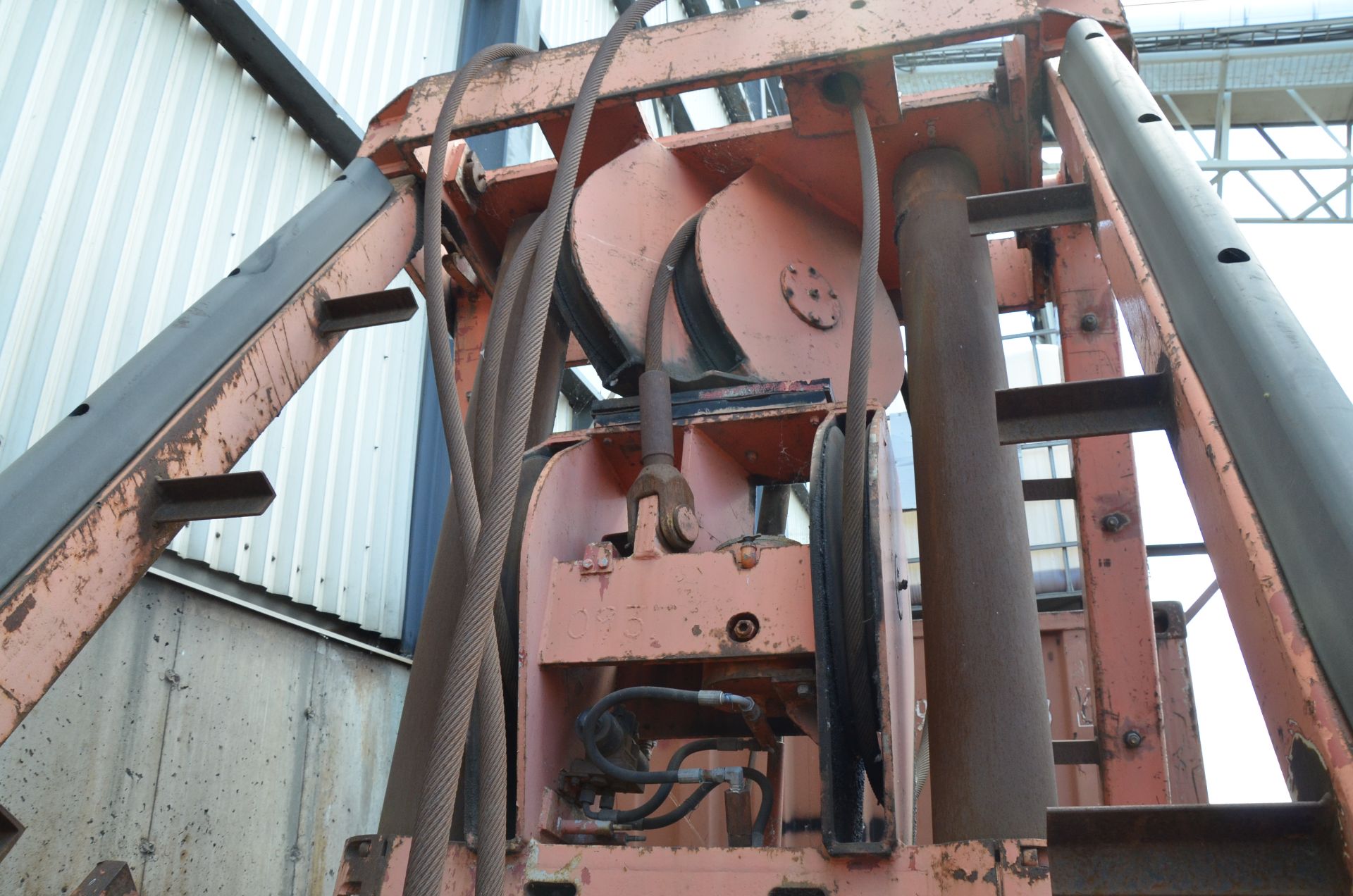 MFG UNKNOWN WIRE ROPE OPERATED CLAMSHELL BUCKET CRANE ATTACHMENT - Image 6 of 7