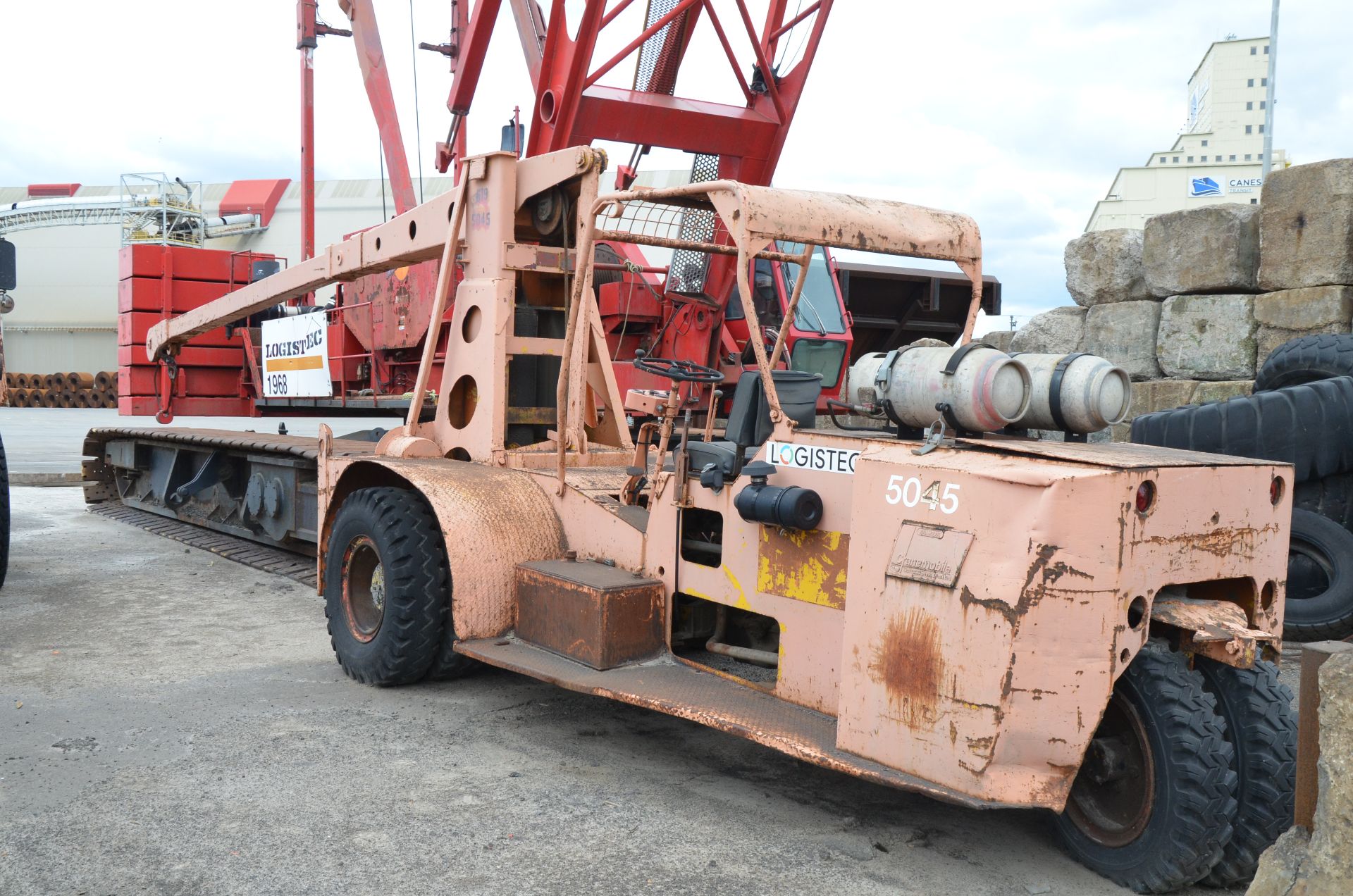 CRANEMOBILE BULL MOOSE SP 2036 THREE WHEELED LPG MOBILE CRANE WITH 20,000 LBS. CAPACITY - Image 3 of 12