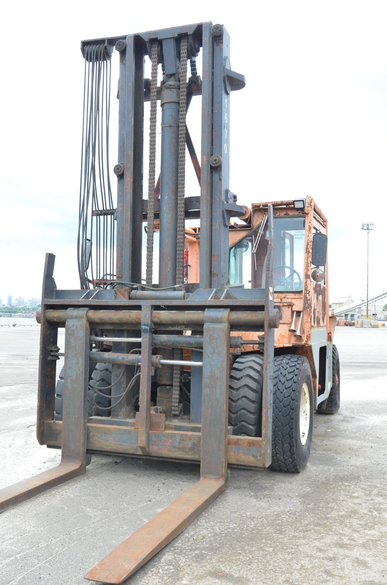 TAYLOR Y62 WOM HEAVY DUTY OUTDOOR DIESEL FORKLIFT WITH 62,000 LBS. CAPACITY - Image 15 of 21