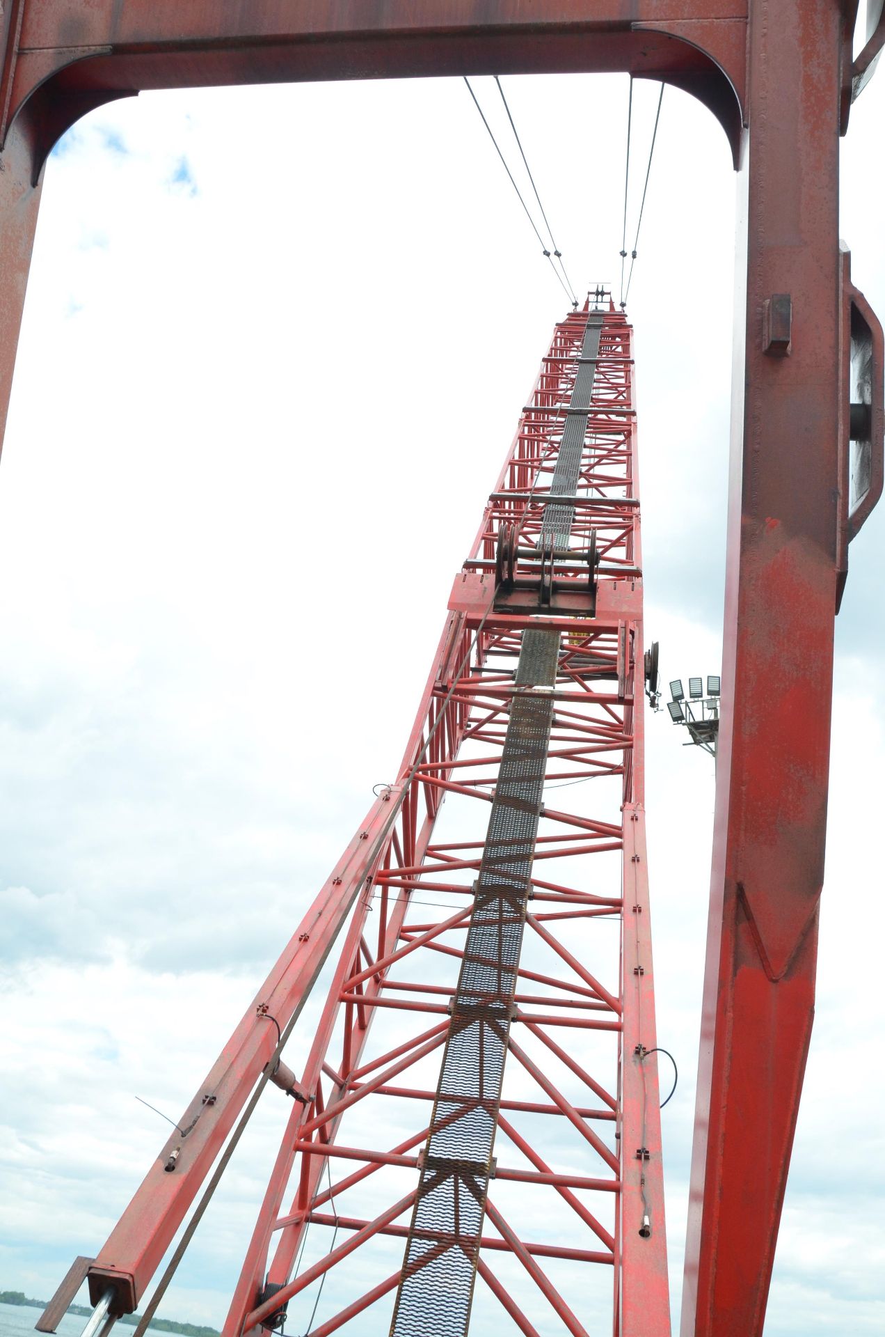 MANITOWOC ENGINEERING M250 EPIC 300 TON LATTICE BOOM CRAWLER CRANE - Image 30 of 58