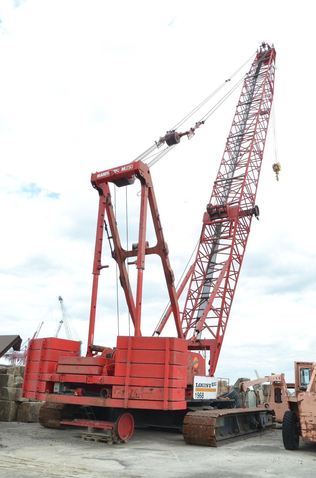 MANITOWOC ENGINEERING M250 EPIC 300 TON LATTICE BOOM CRAWLER CRANE - Image 22 of 58