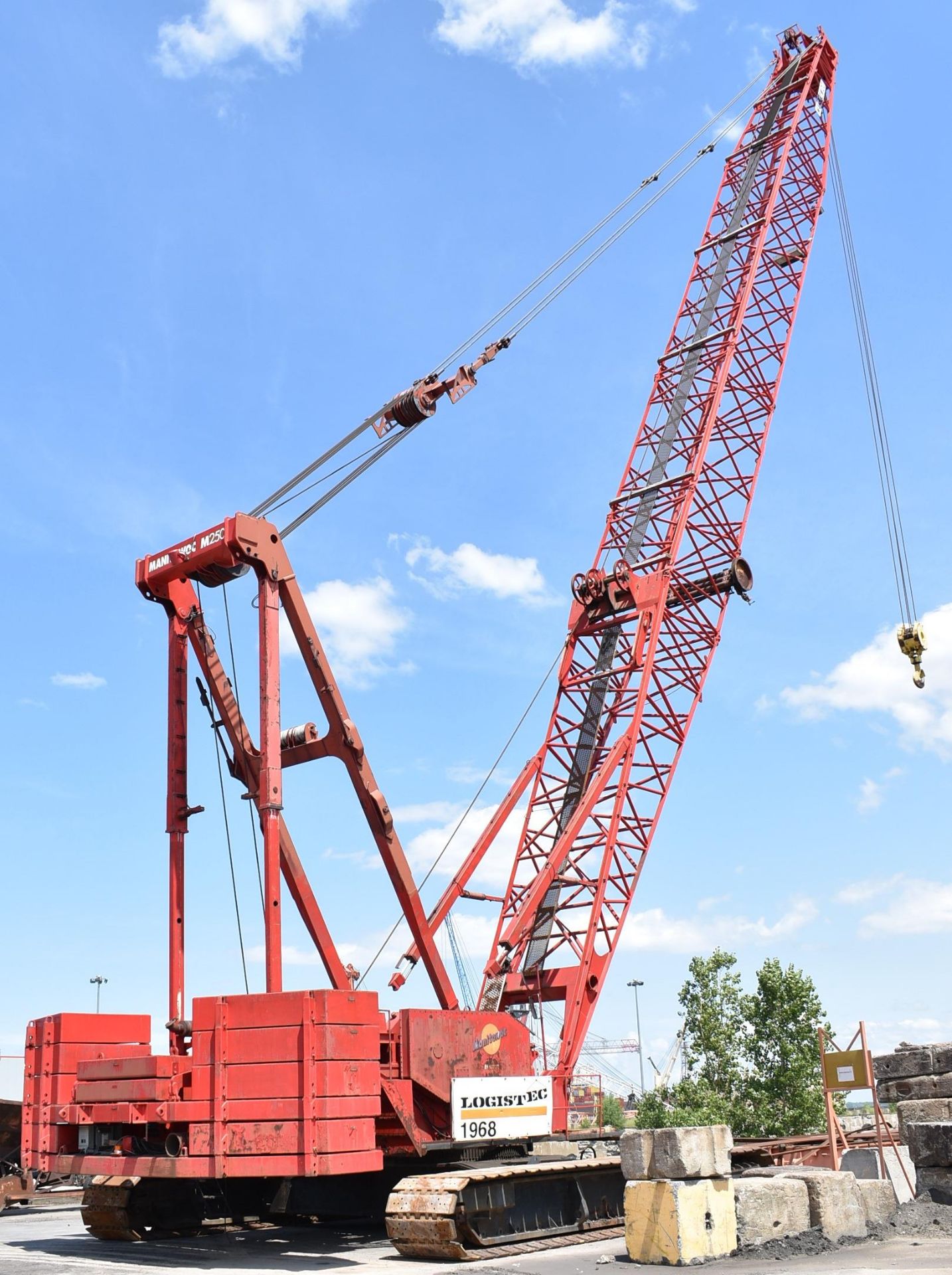 MANITOWOC ENGINEERING M250 EPIC 300 TON LATTICE BOOM CRAWLER CRANE - Image 57 of 58