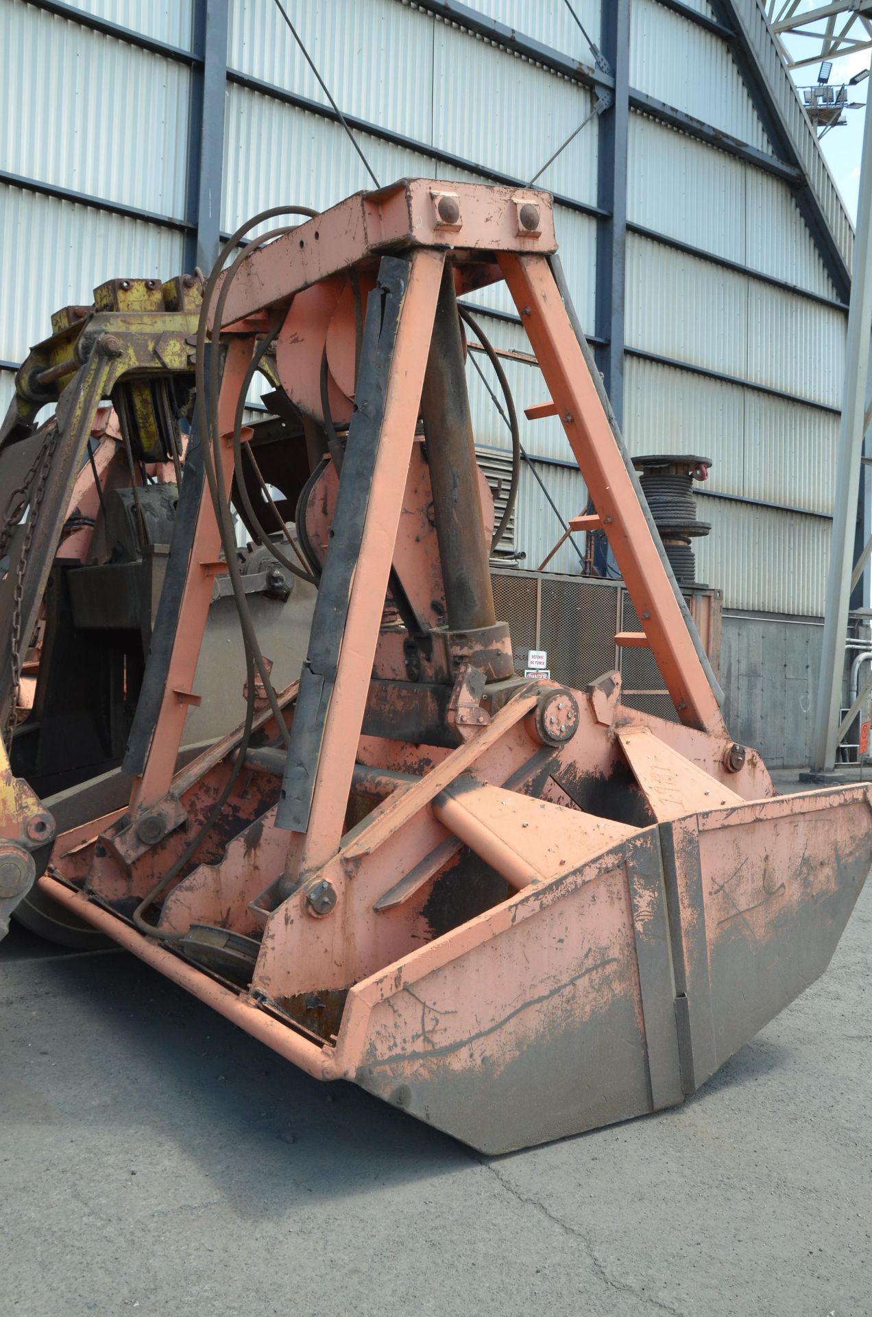 MFG UNKNOWN WIRE ROPE OPERATED CLAMSHELL BUCKET CRANE ATTACHMENT