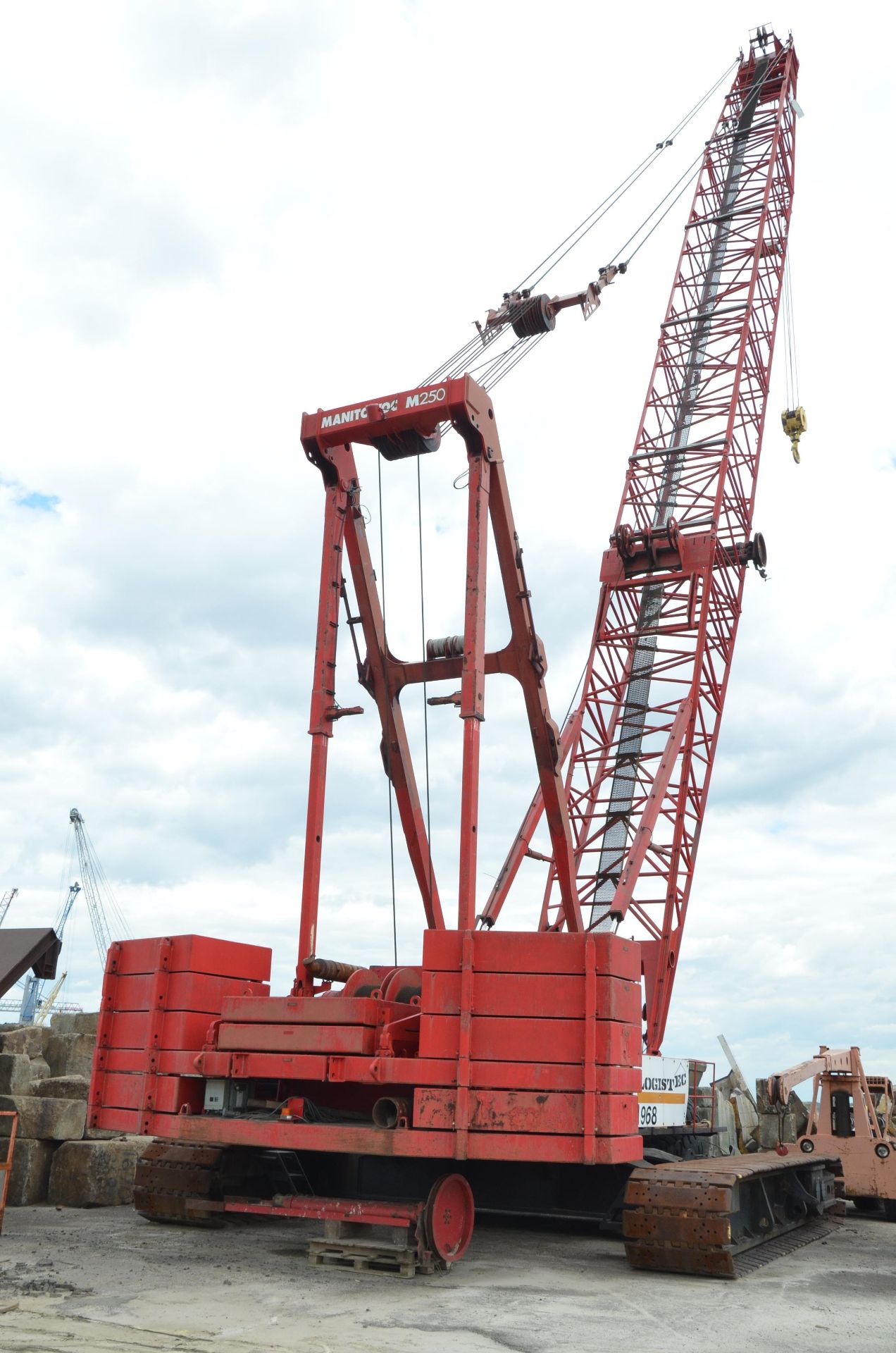 MANITOWOC ENGINEERING M250 EPIC 300 TON LATTICE BOOM CRAWLER CRANE - Image 23 of 58