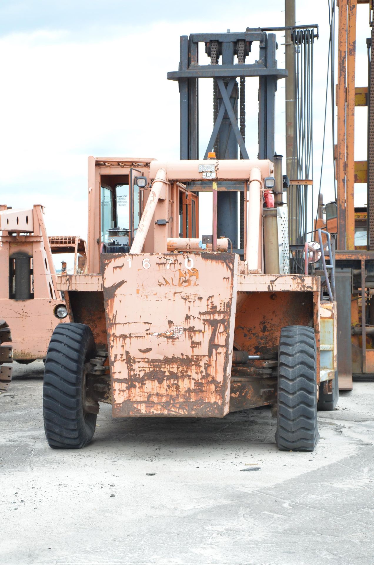 TAYLOR Y62 WOM HEAVY DUTY OUTDOOR DIESEL FORKLIFT WITH 62,000 LBS. CAPACITY - Image 17 of 21