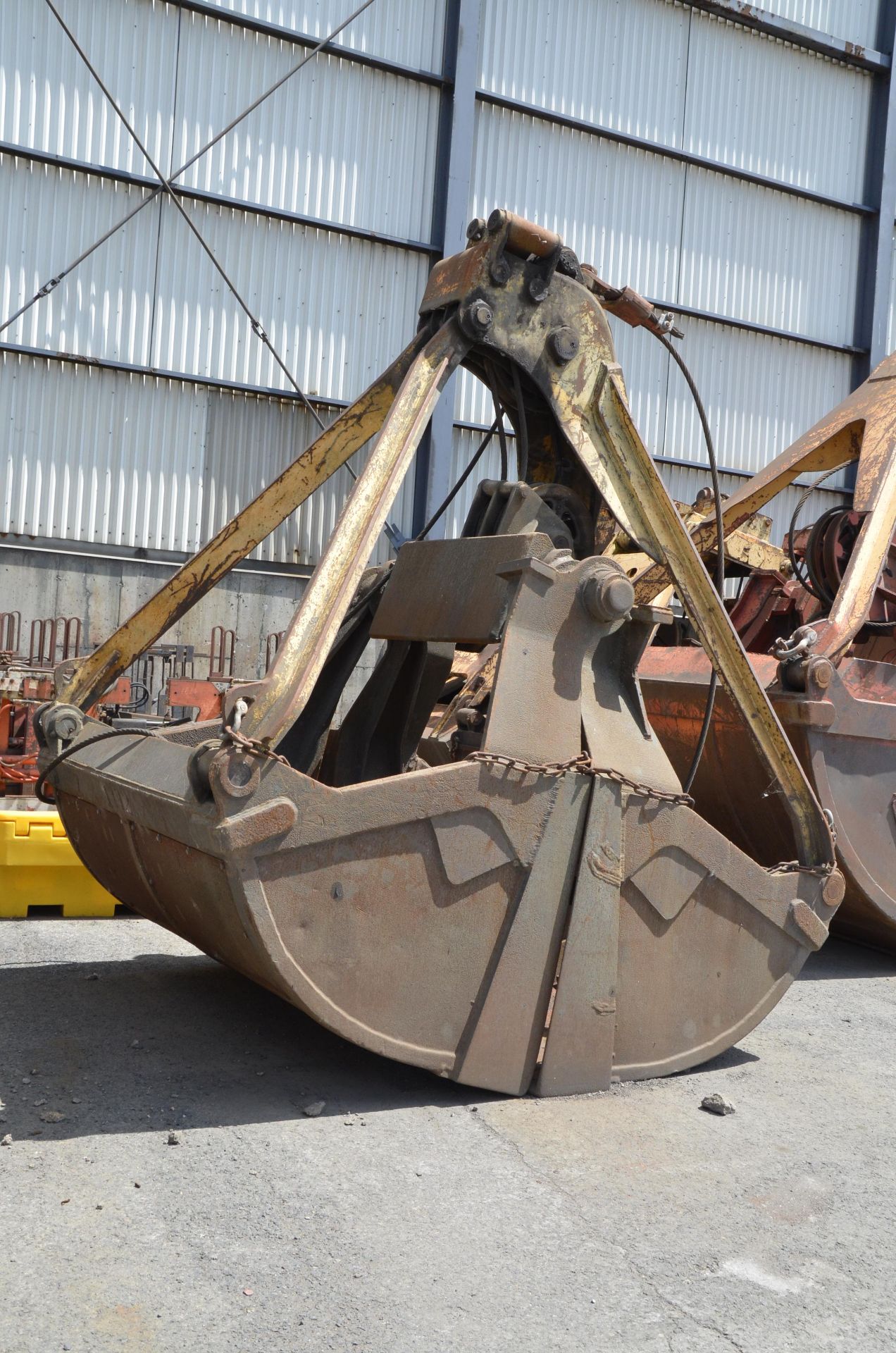 HAWCO WIRE ROPE OPERATED CLAMSHELL BUCKET CRANE ATTACHMENT