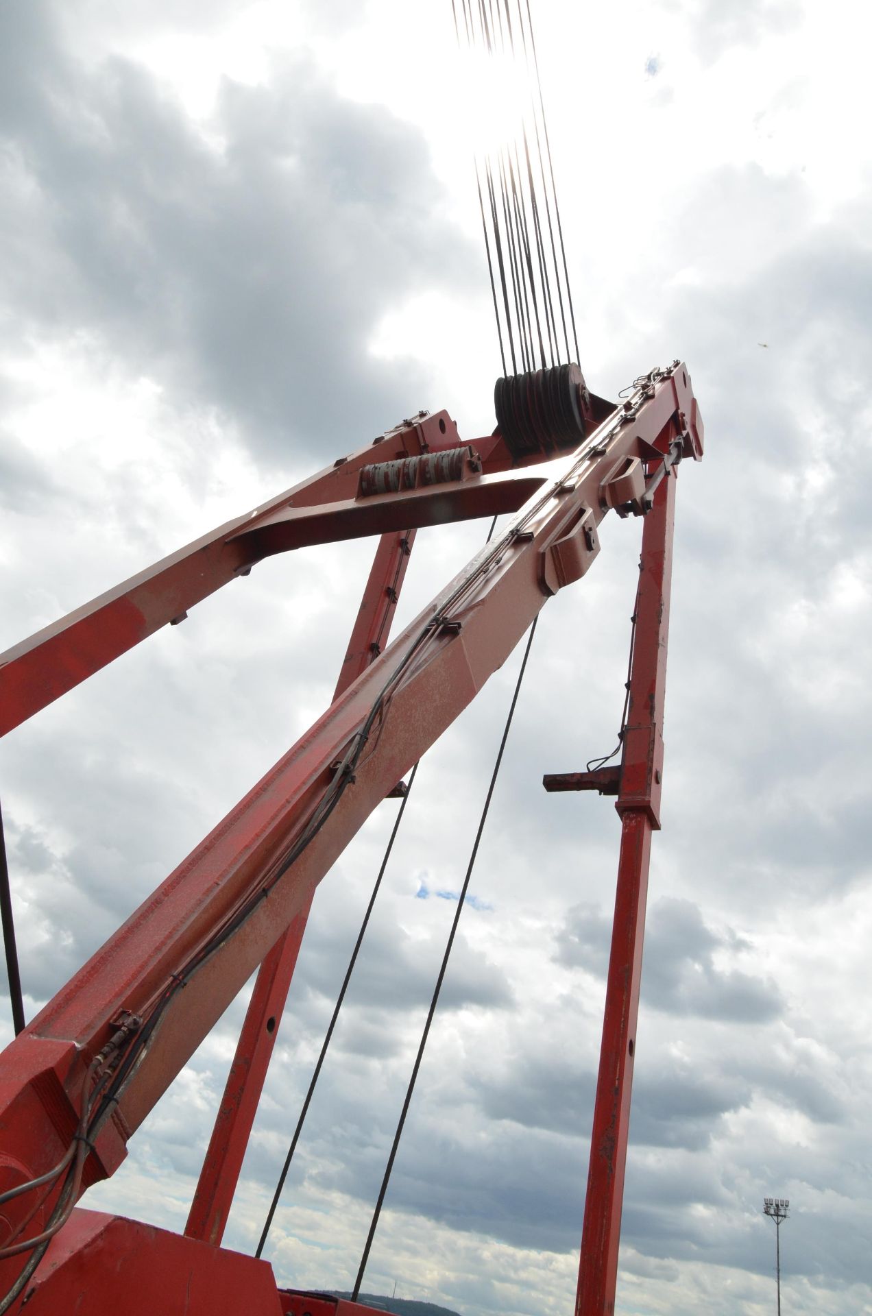 MANITOWOC ENGINEERING M250 EPIC 300 TON LATTICE BOOM CRAWLER CRANE - Image 45 of 58