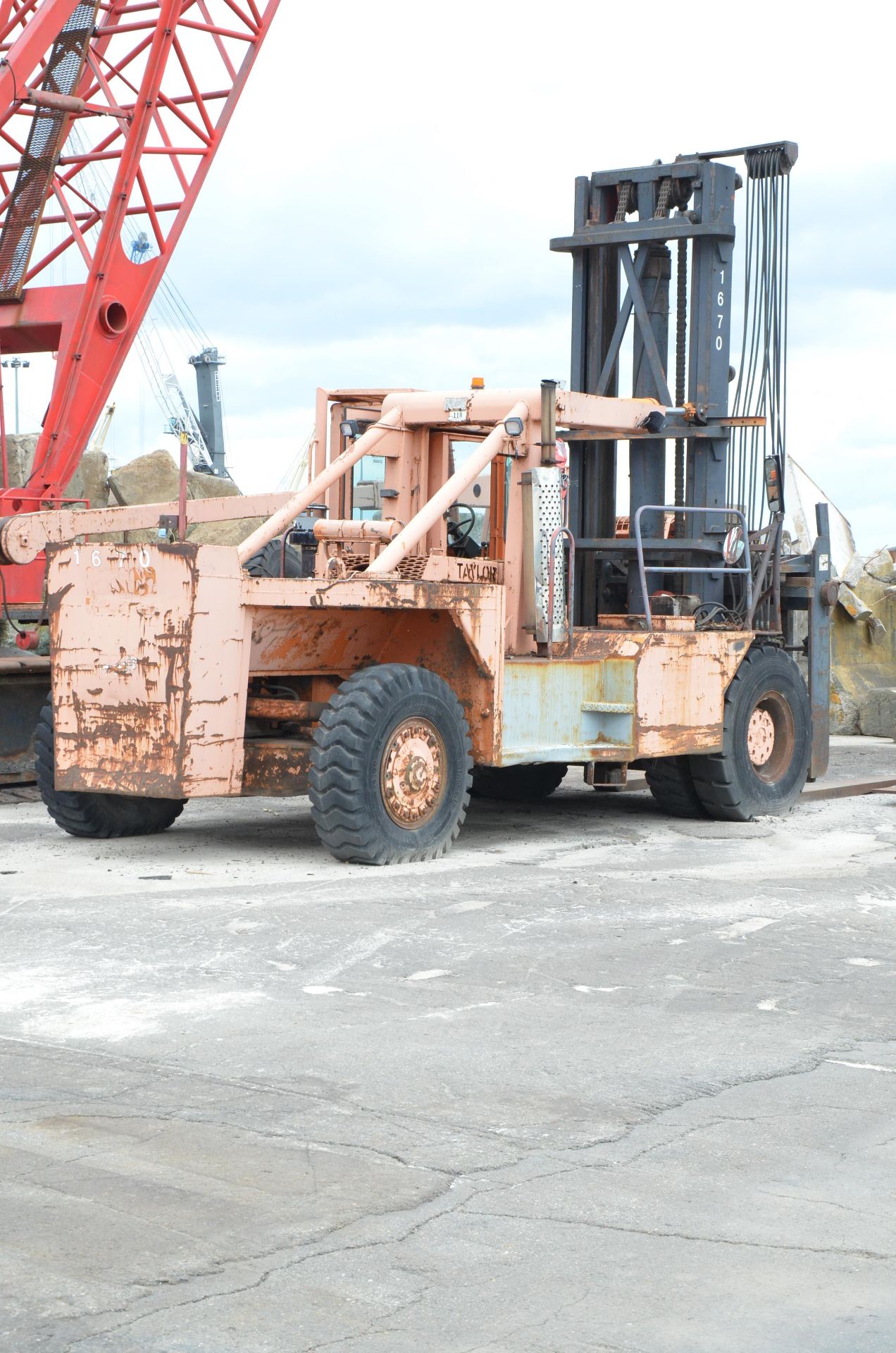 TAYLOR Y62 WOM HEAVY DUTY OUTDOOR DIESEL FORKLIFT WITH 62,000 LBS. CAPACITY - Image 18 of 21