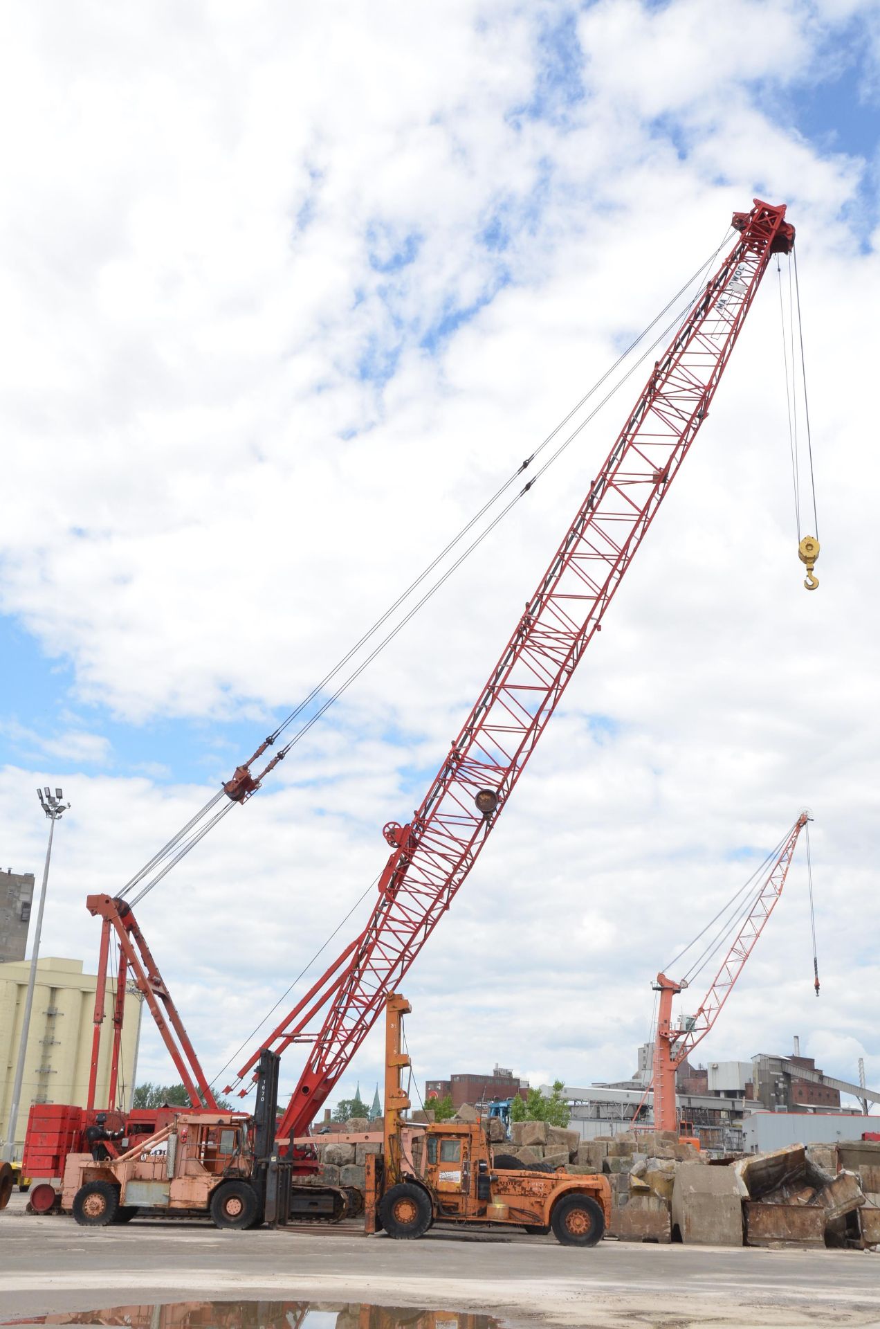 MANITOWOC ENGINEERING M250 EPIC 300 TON LATTICE BOOM CRAWLER CRANE - Image 28 of 58