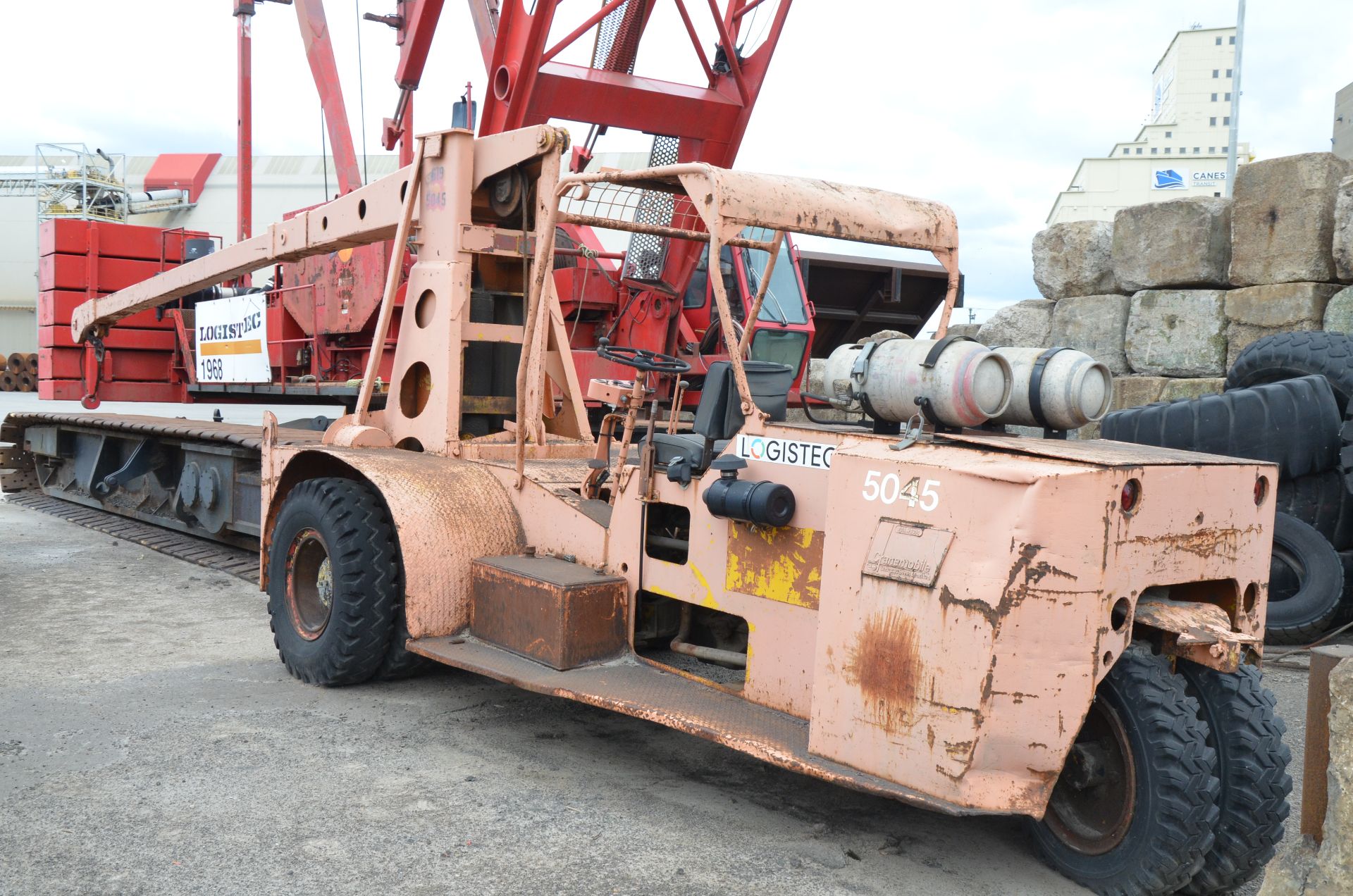 CRANEMOBILE BULL MOOSE SP 2036 THREE WHEELED LPG MOBILE CRANE WITH 20,000 LBS. CAPACITY - Image 2 of 12