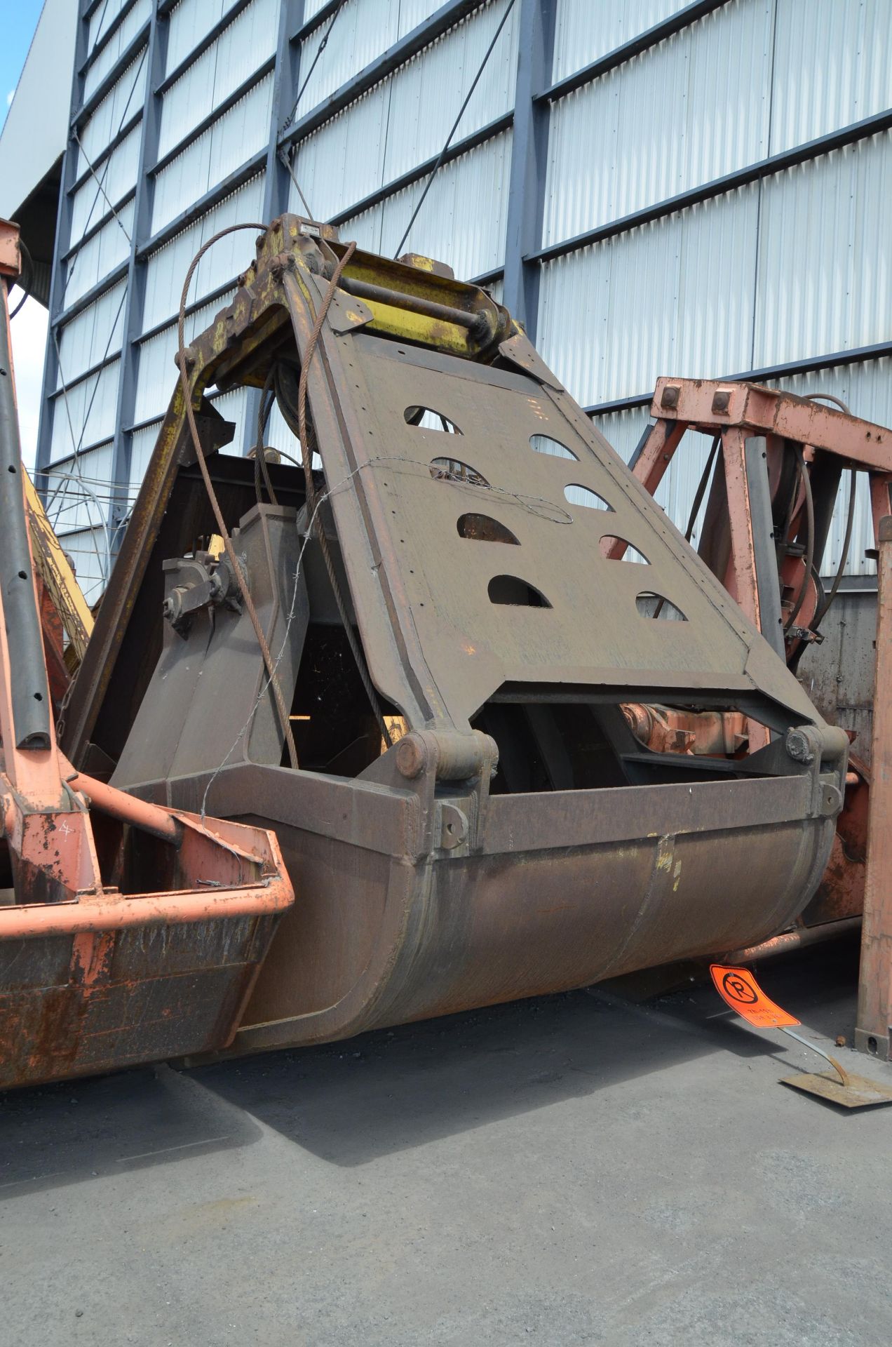 MCGINNES MFG WIRE ROPE OPERATED CLAMSHELL BUCKET CRANE ATTACHMENT