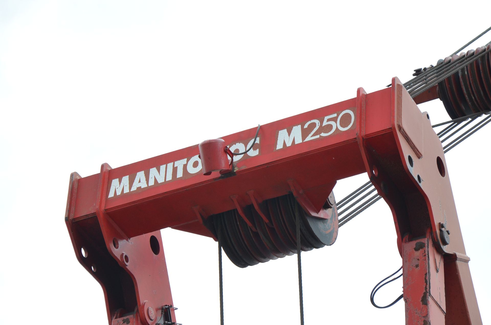 MANITOWOC ENGINEERING M250 EPIC 300 TON LATTICE BOOM CRAWLER CRANE - Image 21 of 58