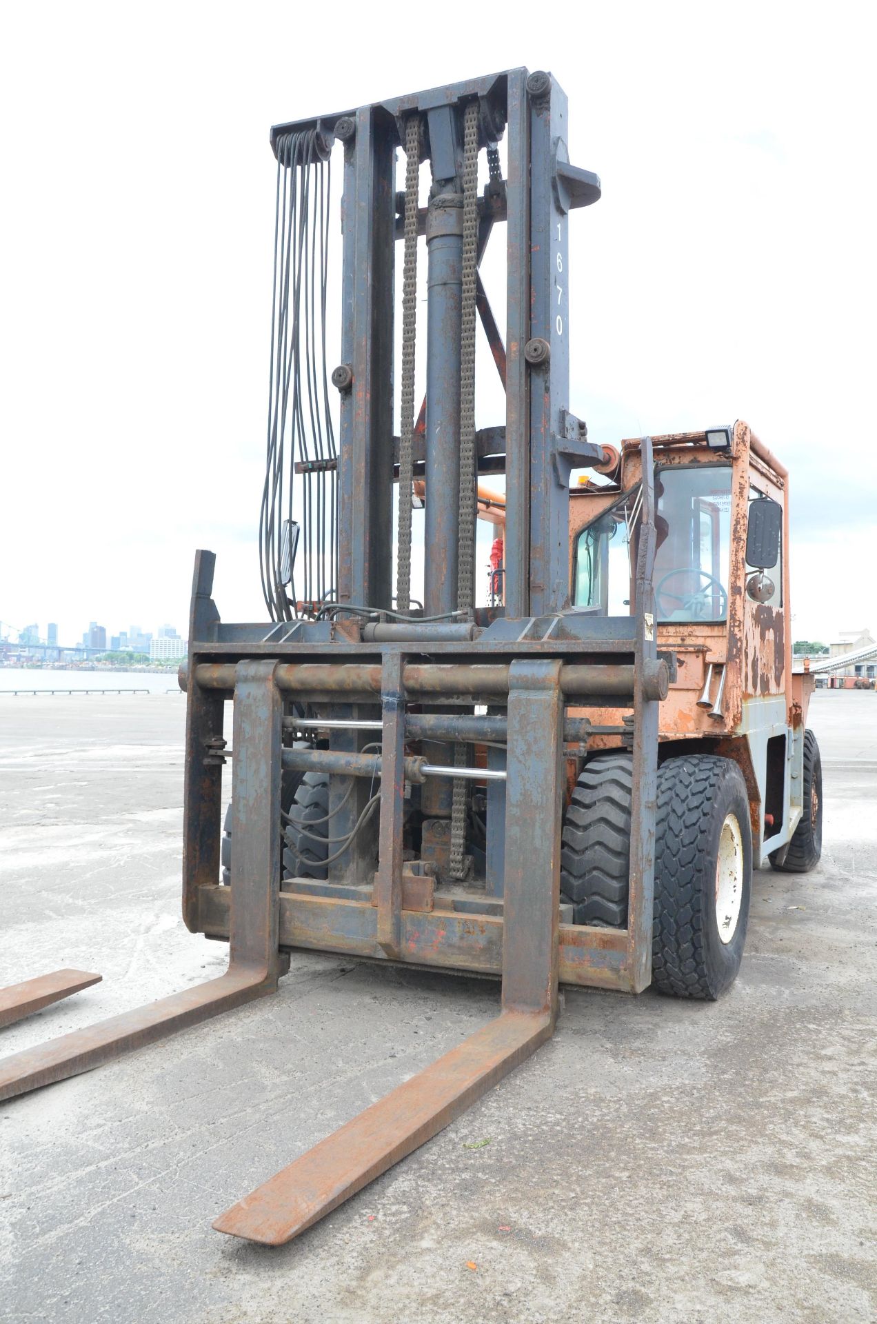 TAYLOR Y62 WOM HEAVY DUTY OUTDOOR DIESEL FORKLIFT WITH 62,000 LBS. CAPACITY - Image 2 of 21