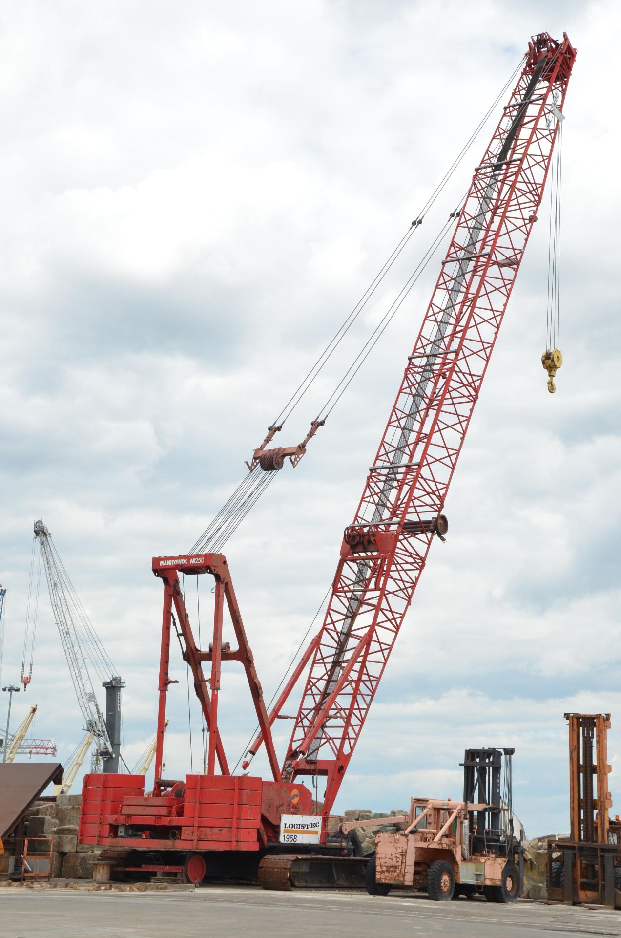 MANITOWOC ENGINEERING M250 EPIC 300 TON LATTICE BOOM CRAWLER CRANE - Image 2 of 58