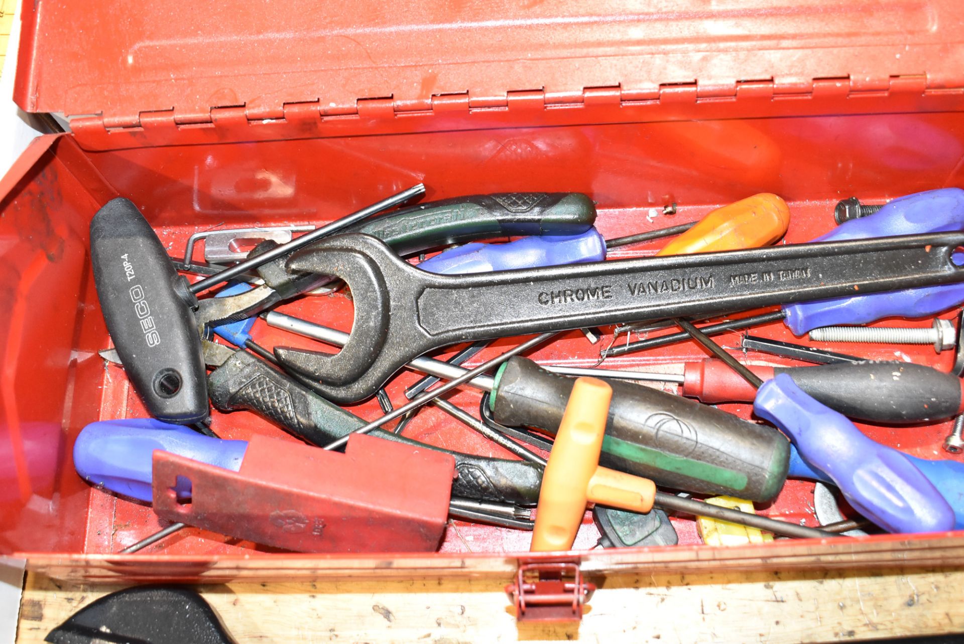 LOT/ (2) MECHANICAL RIVETERS AND TOOLBOX WITH HAND TOOLS - Image 3 of 3