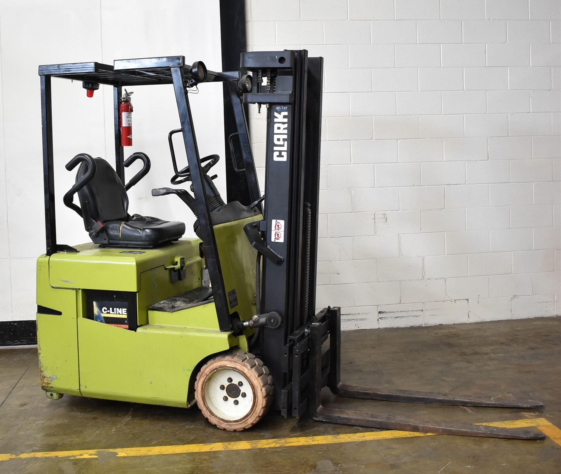 CLARK TMG15S ELECTRIC 3-WHEEL COUNTERBALANCE FORKLIFT WITH 2,500 LB CAPACITY, 3-STAGE MAST, 188" MAX