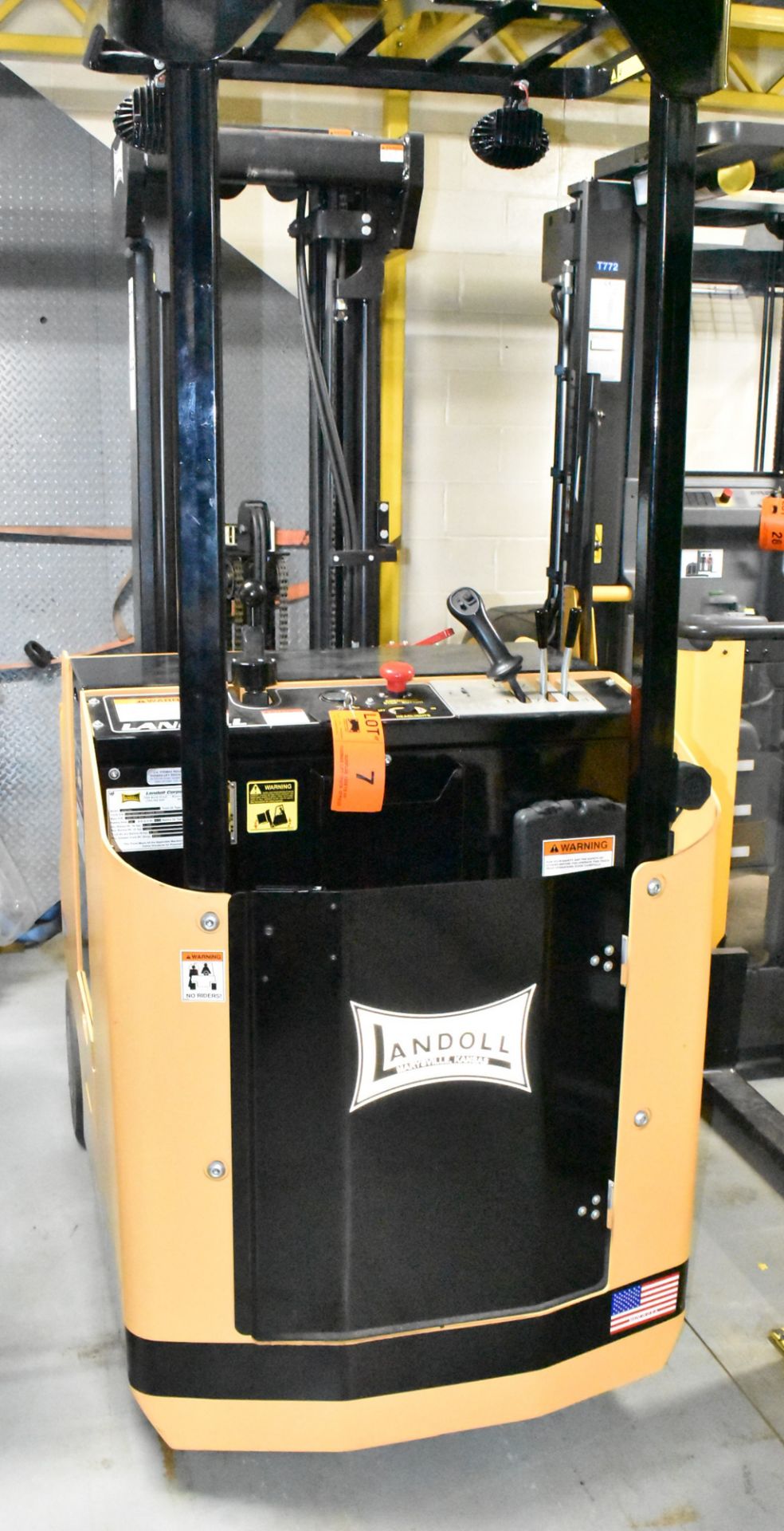 DREXEL LANDOLL (2012) LSC30 24V ELECTRIC STAND-UP COUNTERBALANCE FORKLIFT WITH 3,000 LB CAPACITY, - Image 3 of 10