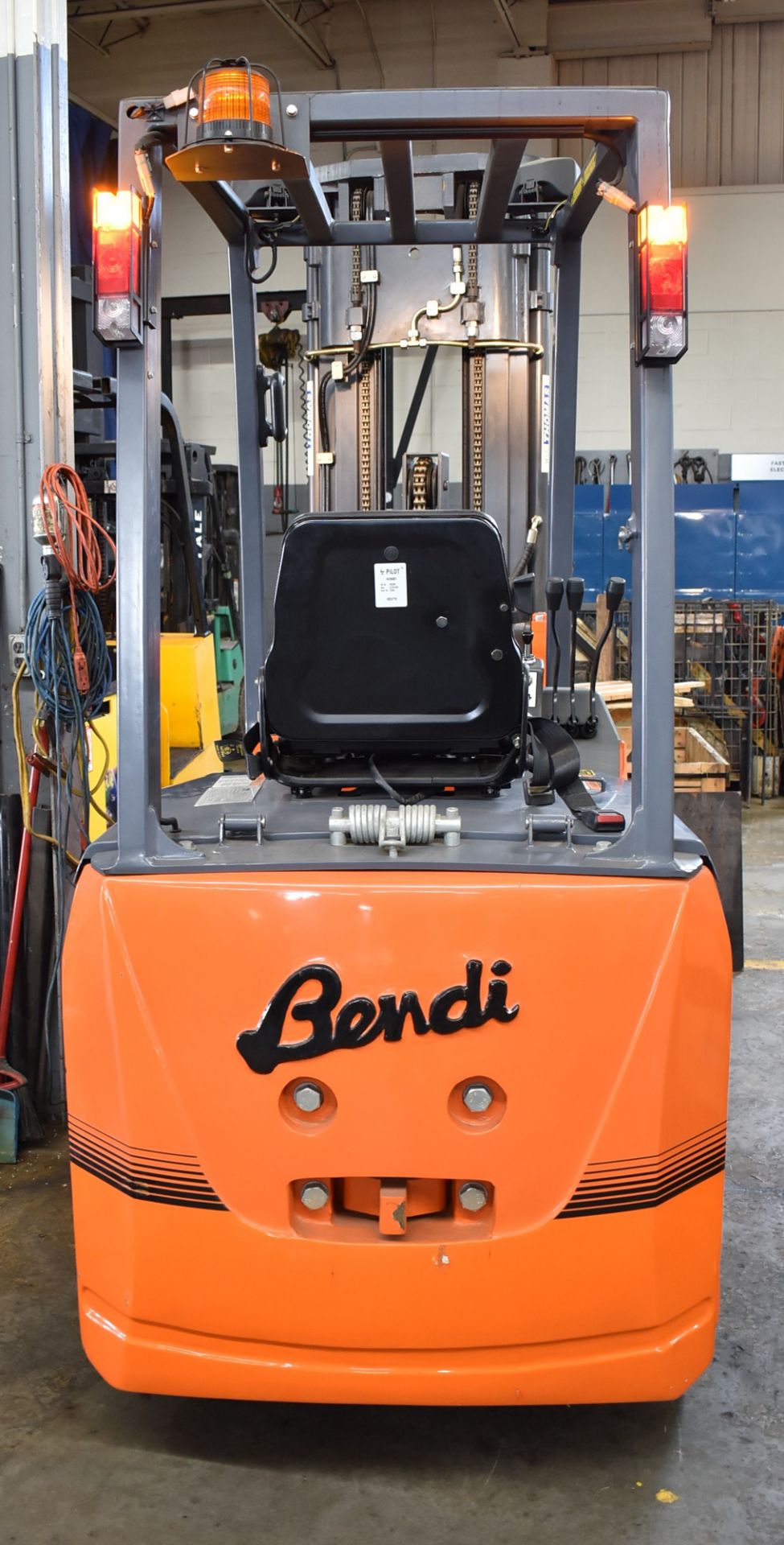 DREXEL LANDOLL B3/25E-205S BENDI 48V ELECTRIC NARROW AISLE 3-WHEEL FORKLIFT WITH 3-STAGE SWING MAST, - Image 3 of 9