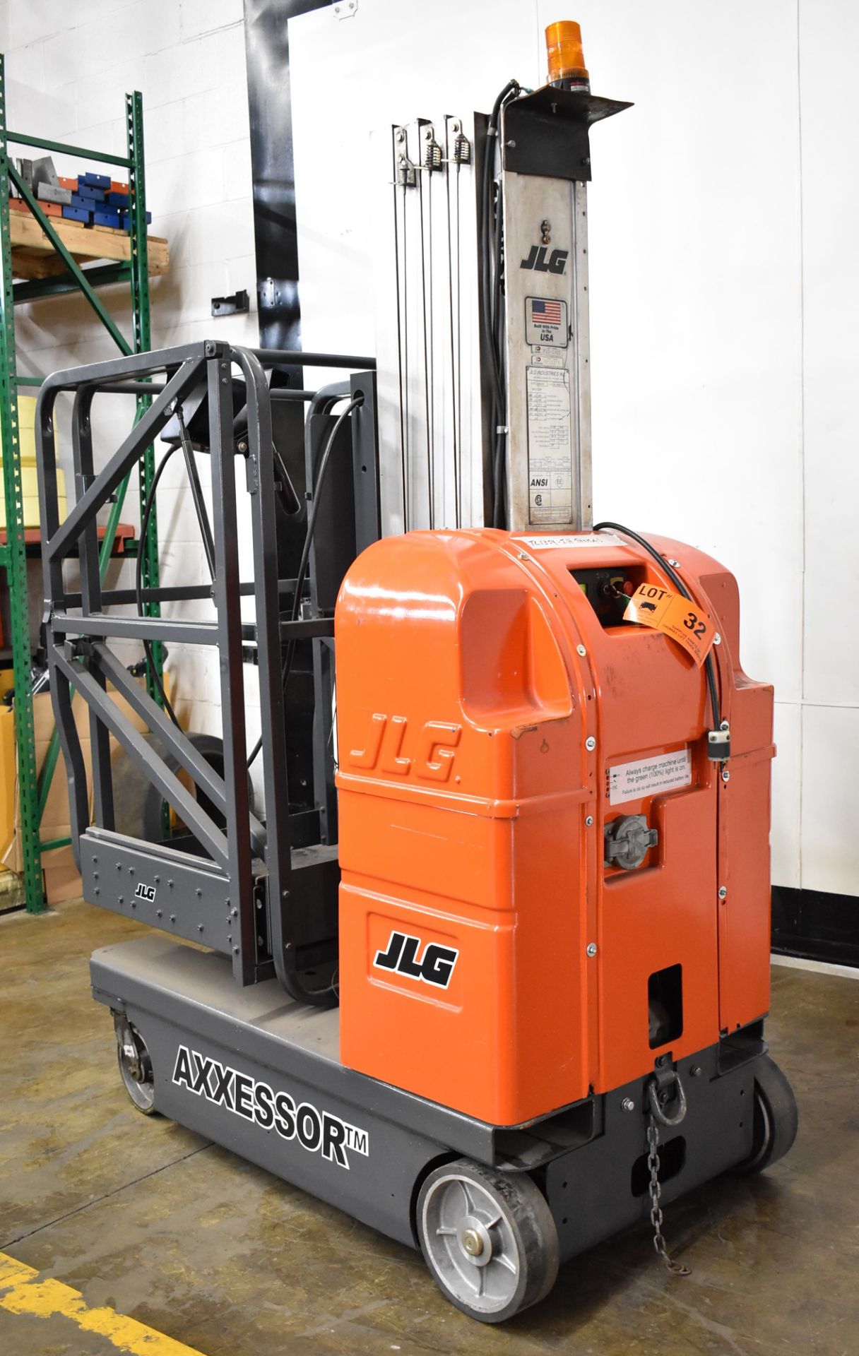 JLG (2005) 20DVSP 24V ELECTRIC MAN LIFT WITH 19.5' MAX LIFT HEIGHT, 400 LB CAPACITY, 651 HOURS ( - Image 2 of 14