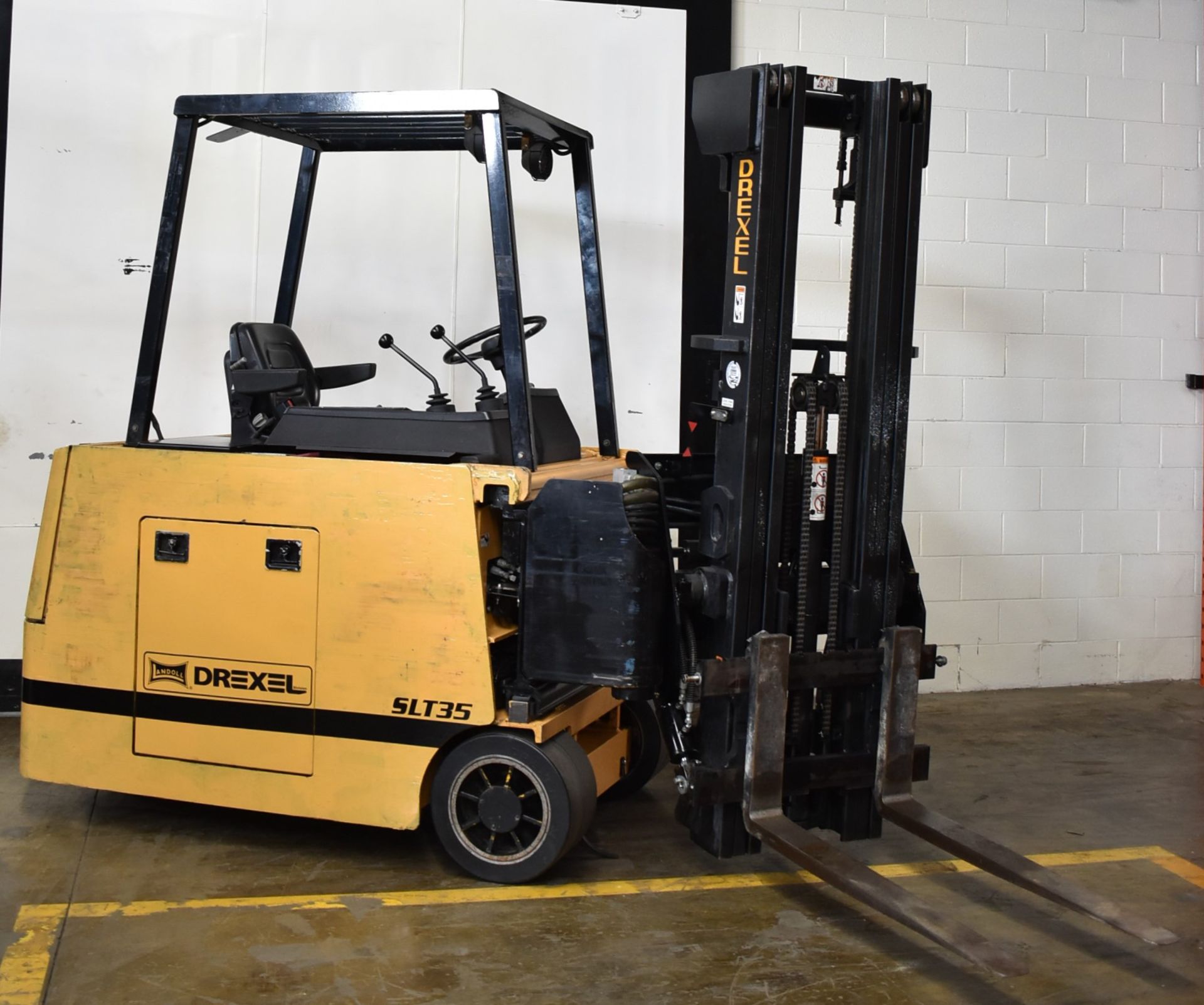 DREXEL SLT35 36V ELECTRIC NARROW AISLE COUNTERBALANCE FORKLIFT WITH 3,500 LB