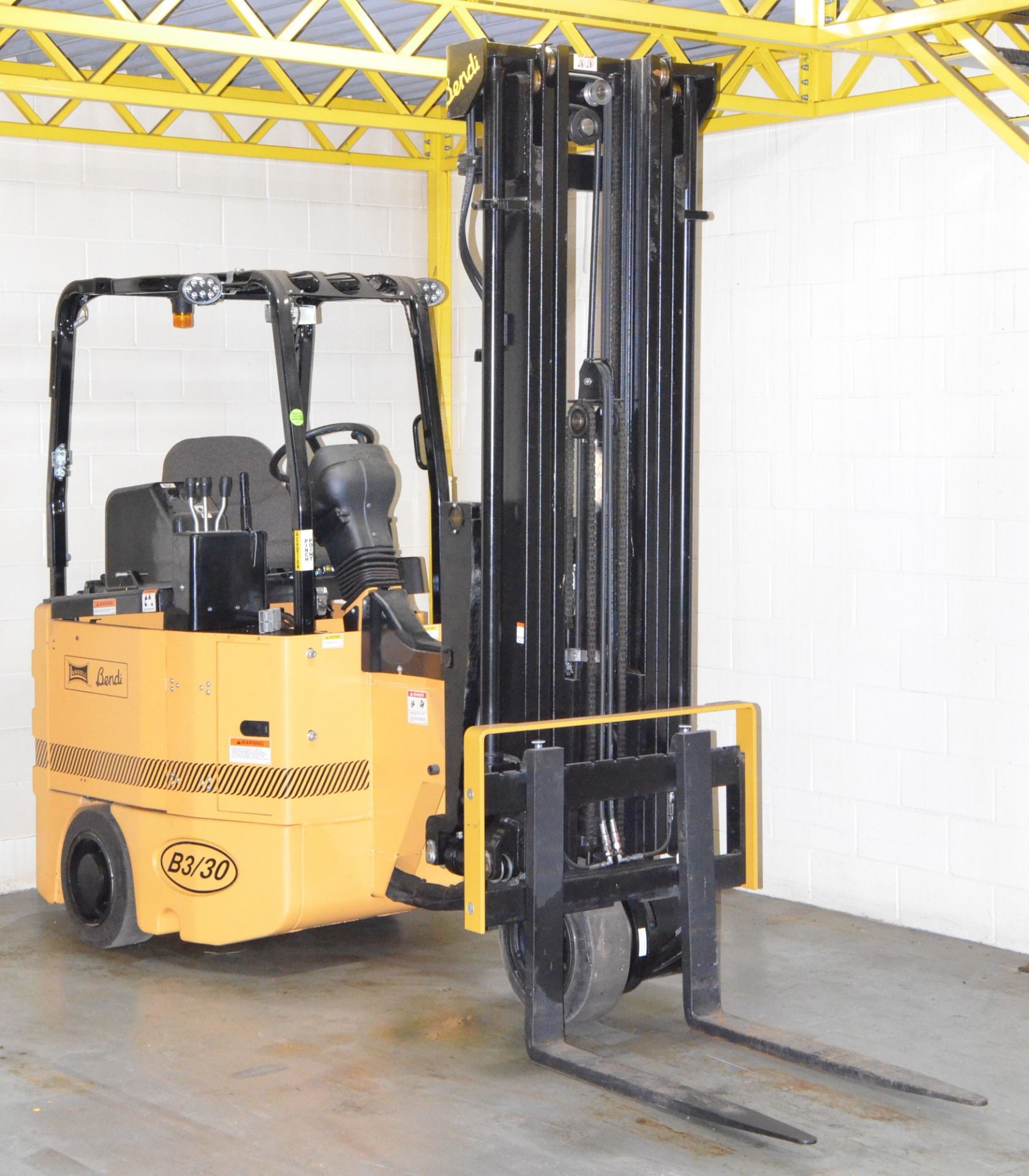 DREXEL LANDOLL B3/30E180D 48V ELECTRIC NARROW AISLE 3-WHEEL FORKLIFT WITH 3-STAGE SWING MAST, 3,