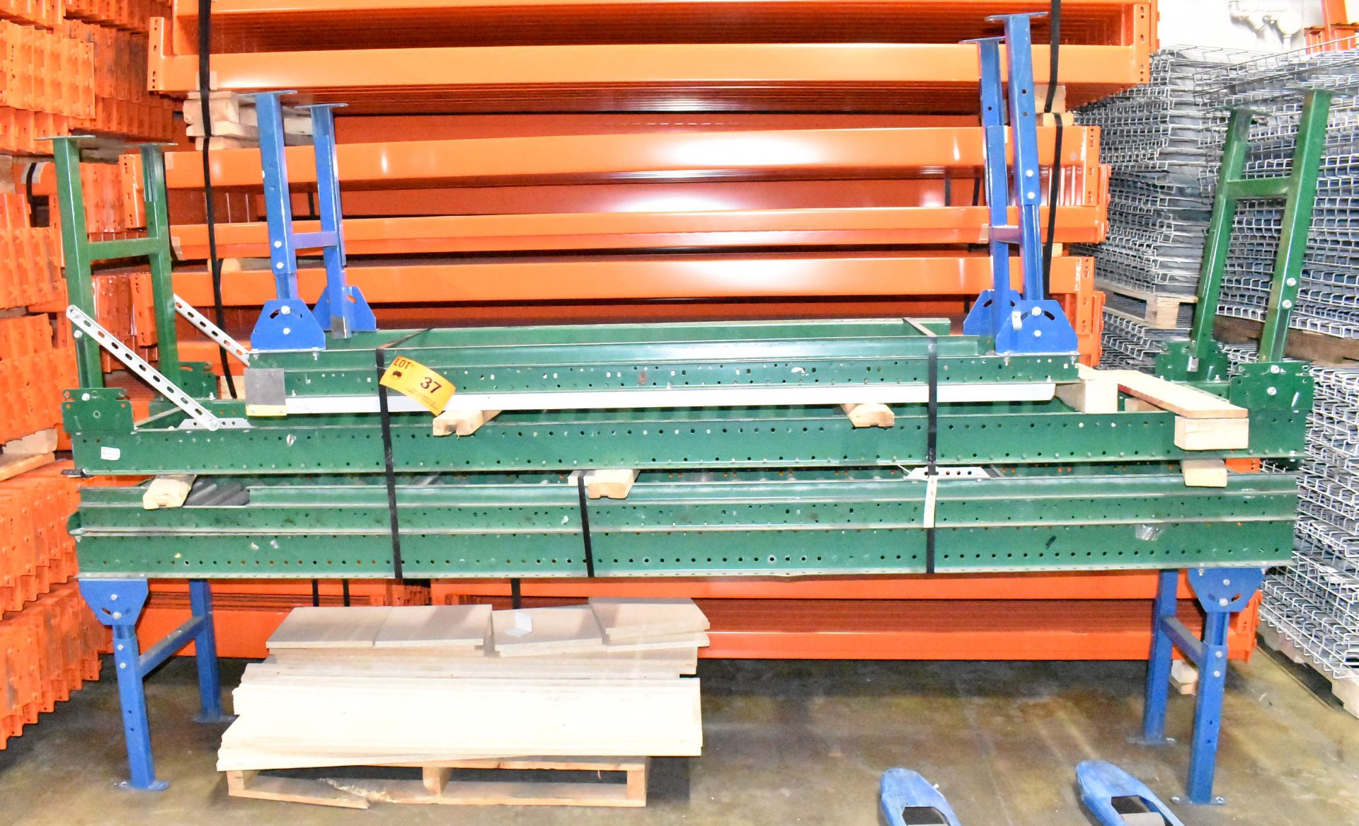 LOT/ RAPISTAN SYSTEMS ROLLER CONVEYOR WITH 1.5" ROLLERS